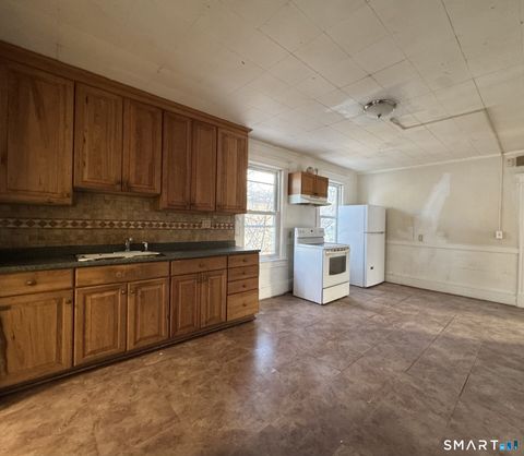 Tiny photo for 231 School Street, Manchester, CT 06040 (MLS # 24144167)