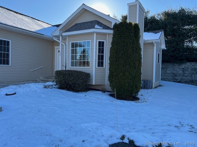 140 Pond View Circle, Beacon Falls, Connecticut - 2 Bedrooms  
2 Bathrooms  
4 Rooms - 