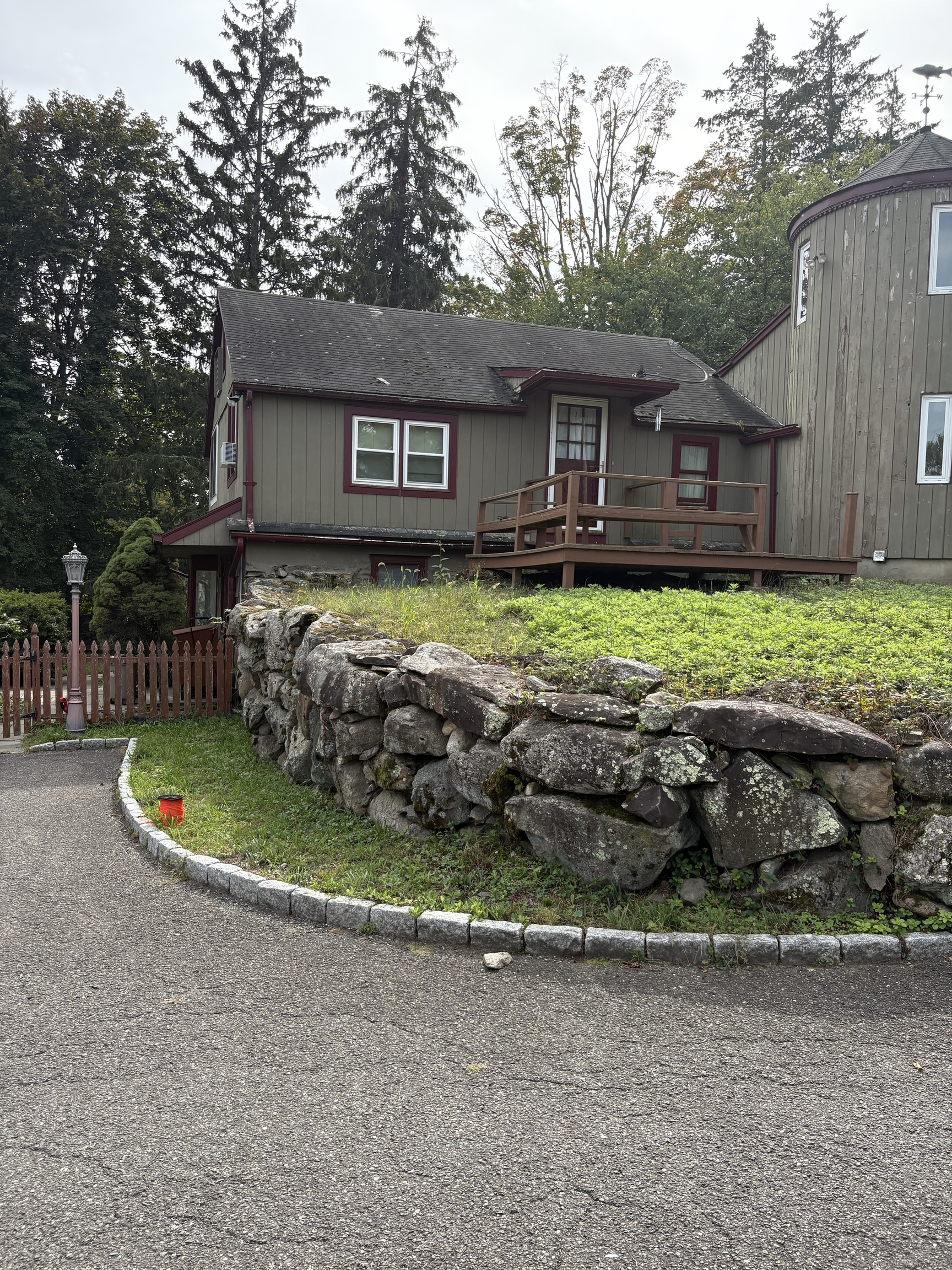 40 Maple Avenue North