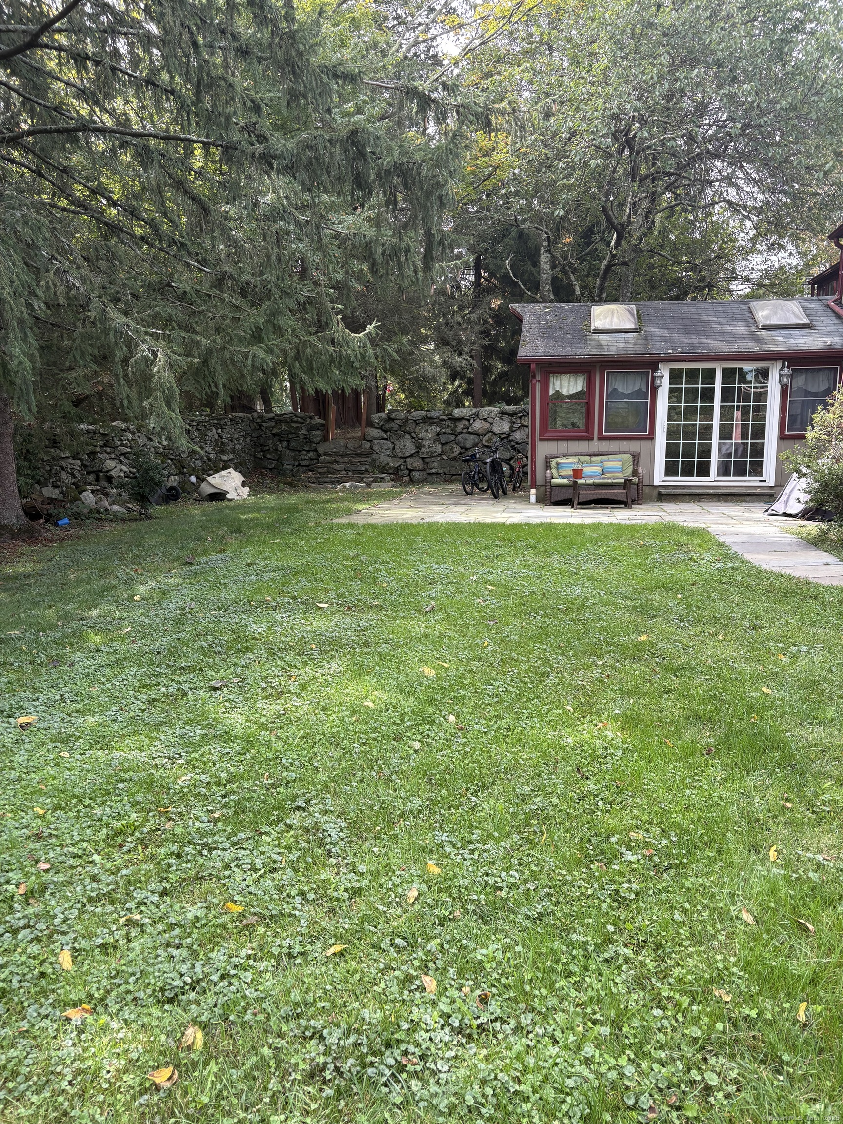 40 Maple Avenue North