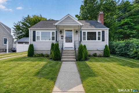 Photo of 11 Stratfield Place, Bridgeport, CT 06606 (MLS # 24198720)