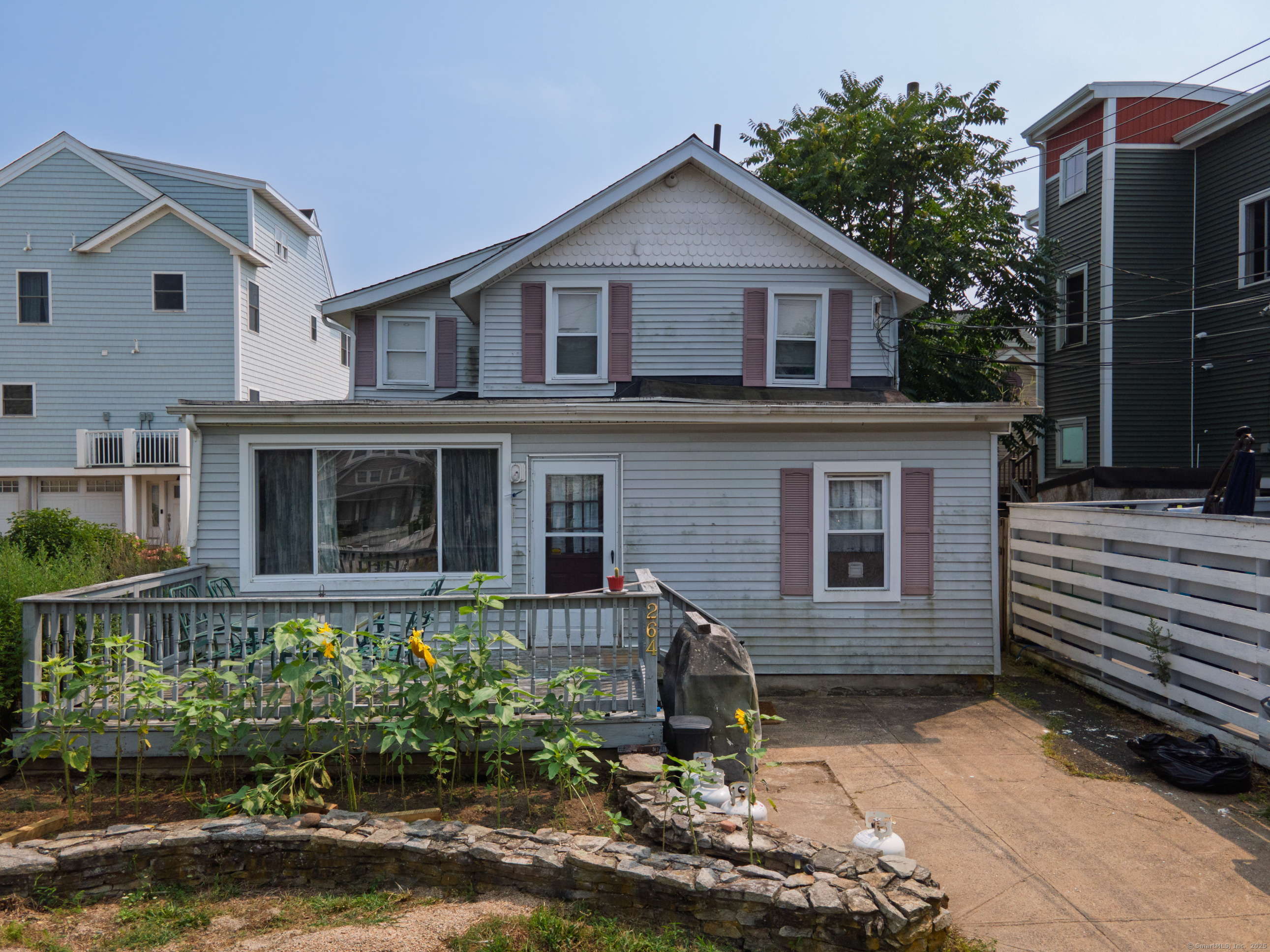 262 & 264 Cosey Beach Avenue