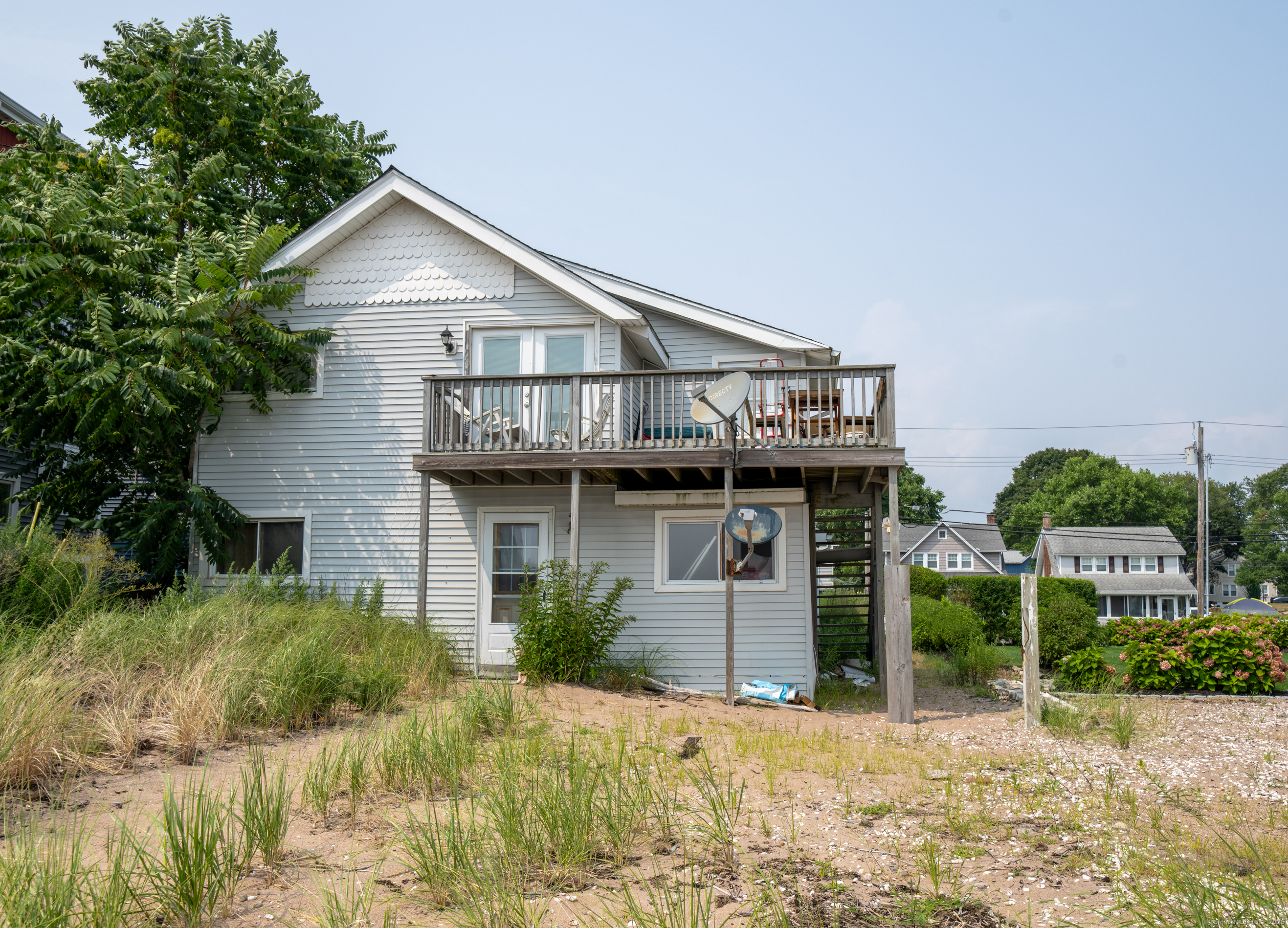 262 & 264 Cosey Beach Avenue
