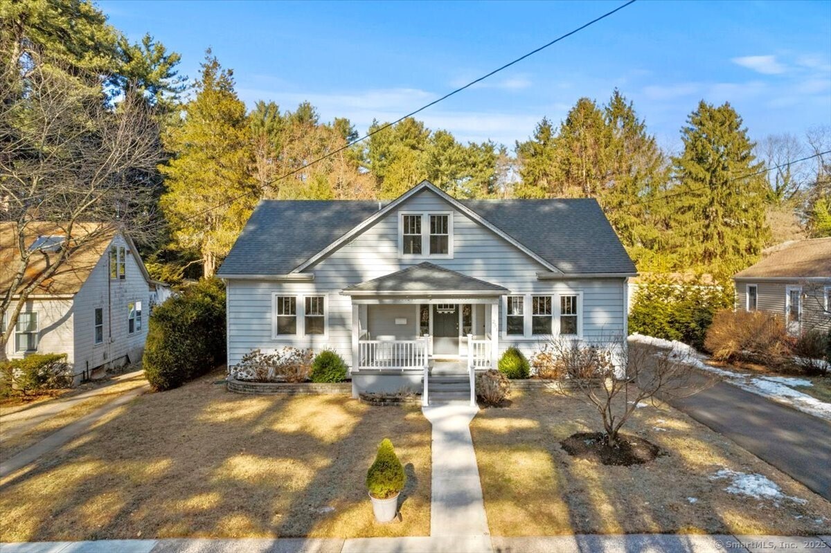 Property for Sale at Treadwell Street, Hamden, Connecticut - Bedrooms: 4 
Bathrooms: 2 
Rooms: 7  - $395,000