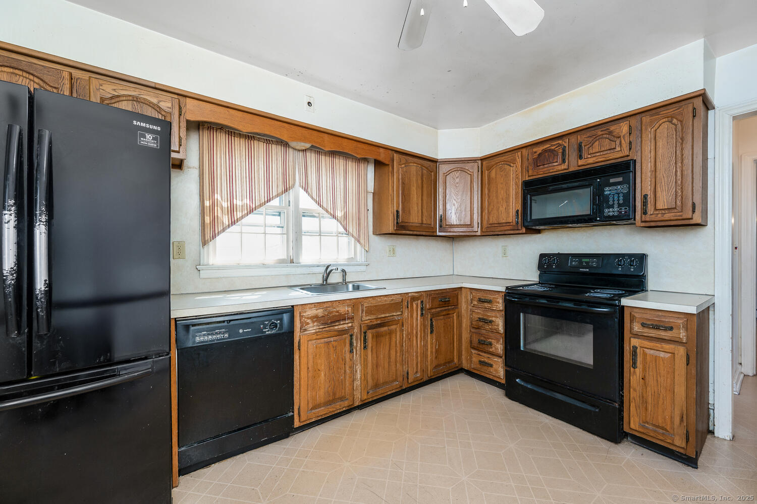 675 Goldenrod Avenue, Bridgeport, Connecticut image 12