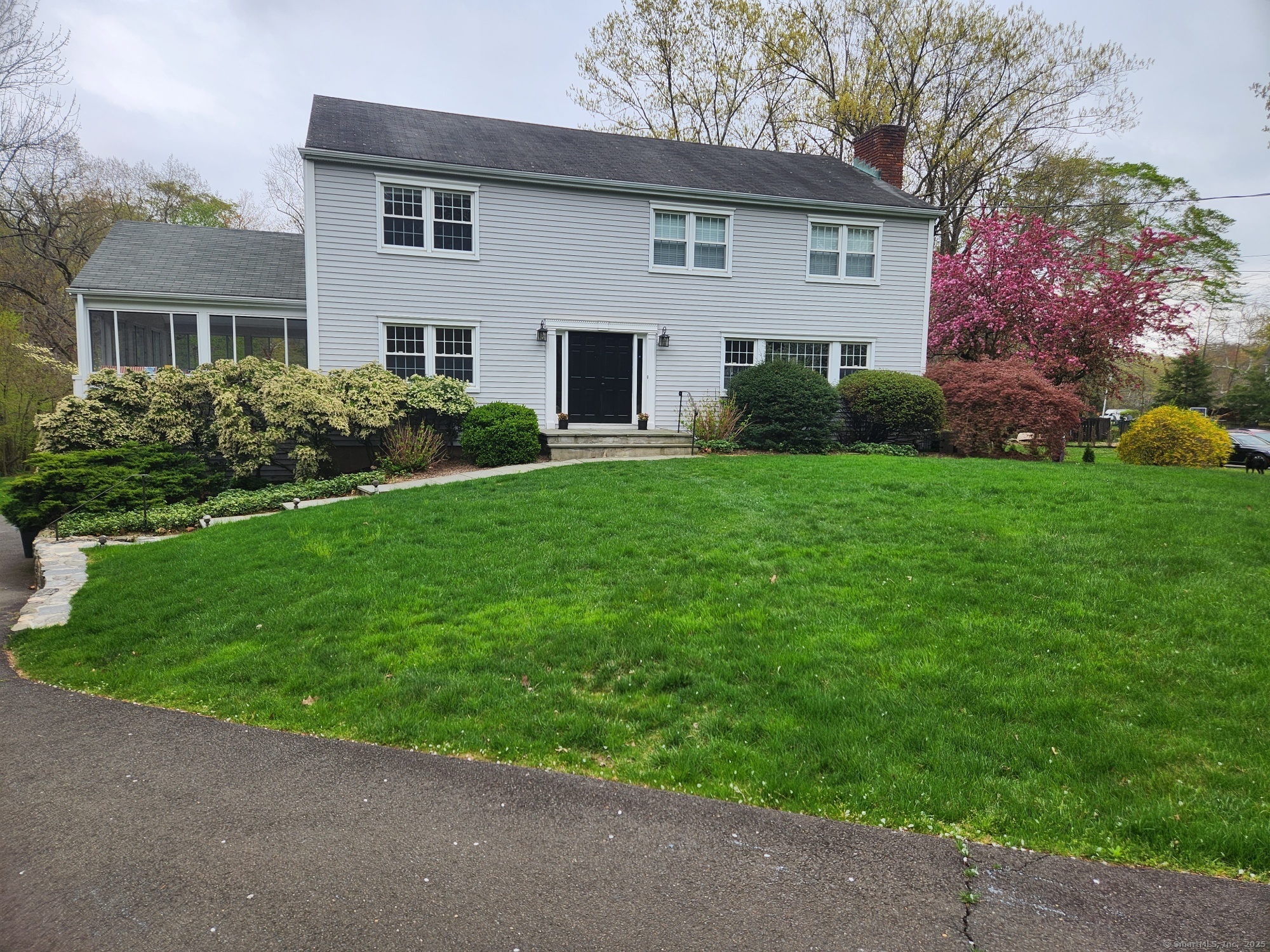 Stamford, Connecticut 06902, United States, 4 Bedrooms Bedrooms, ,3 BathroomsBathrooms,Residential,Pending,91685