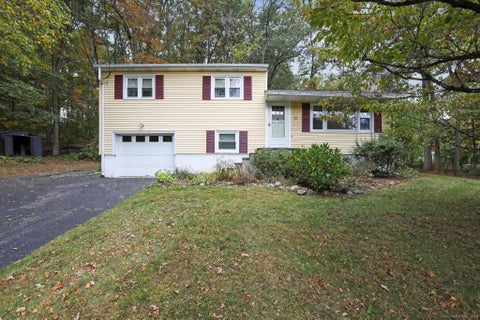 Homes For Sale - 12 Oak Crest Drive<br/> Fairfield County, Brookfield, CT 06804