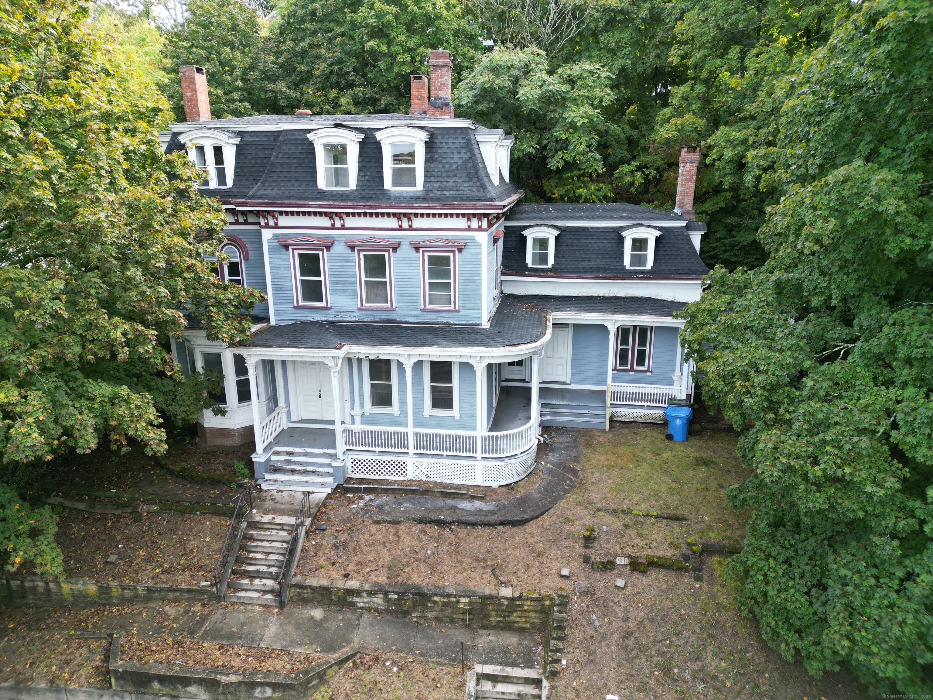 Laurel Hill Avenue, Norwich, Connecticut - 6 Bedrooms  
4 Bathrooms  
18 Rooms - 