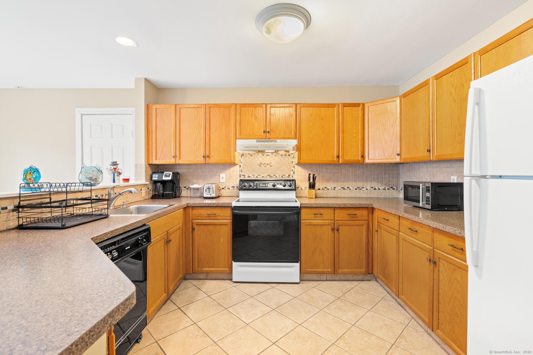 8 Rose Lane #APT 20-4, Danbury, Connecticut image 3
