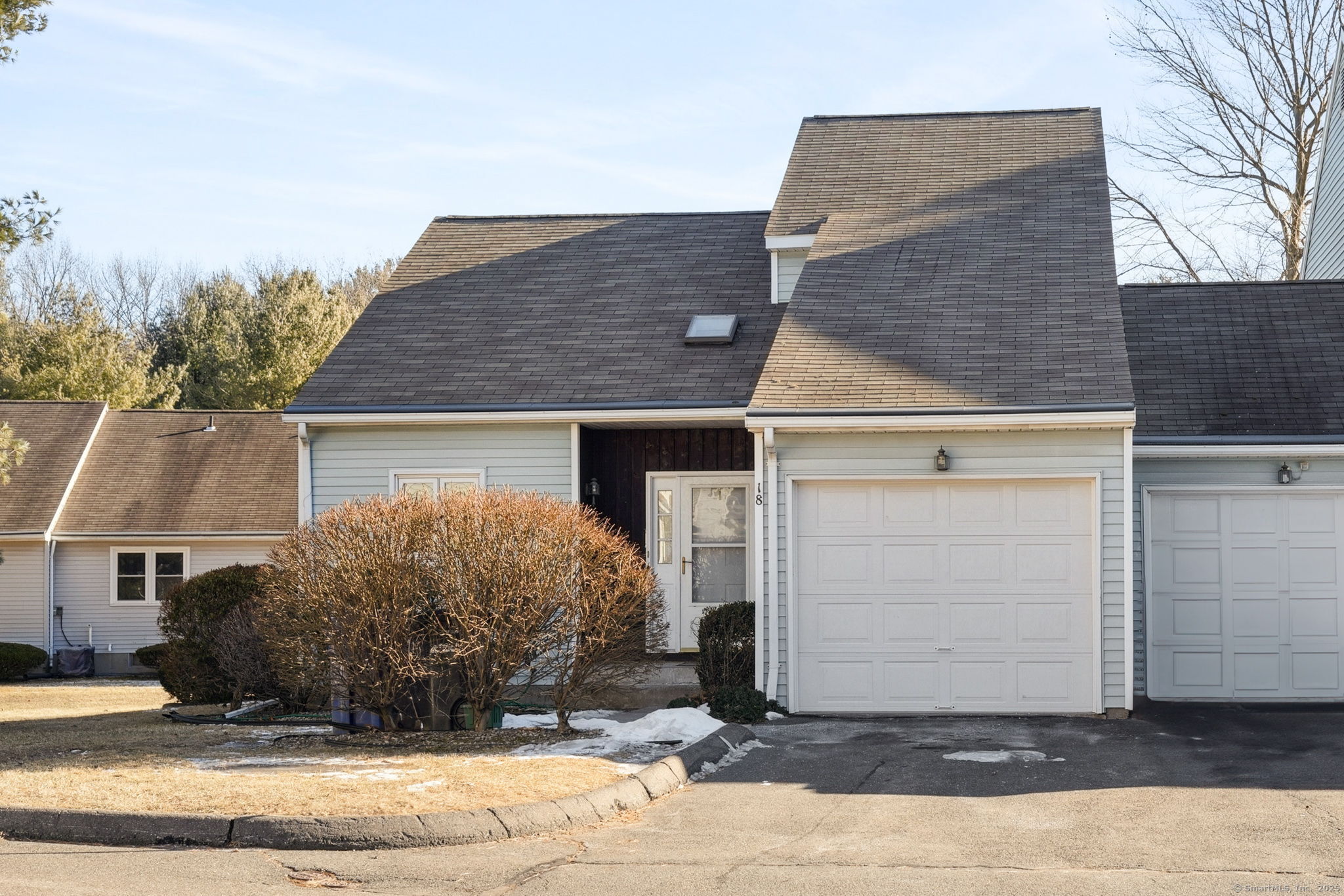 Property for Sale at Kevin Drive 18, East Windsor, Connecticut - Bedrooms: 2 
Bathrooms: 3 
Rooms: 5  - $245,000