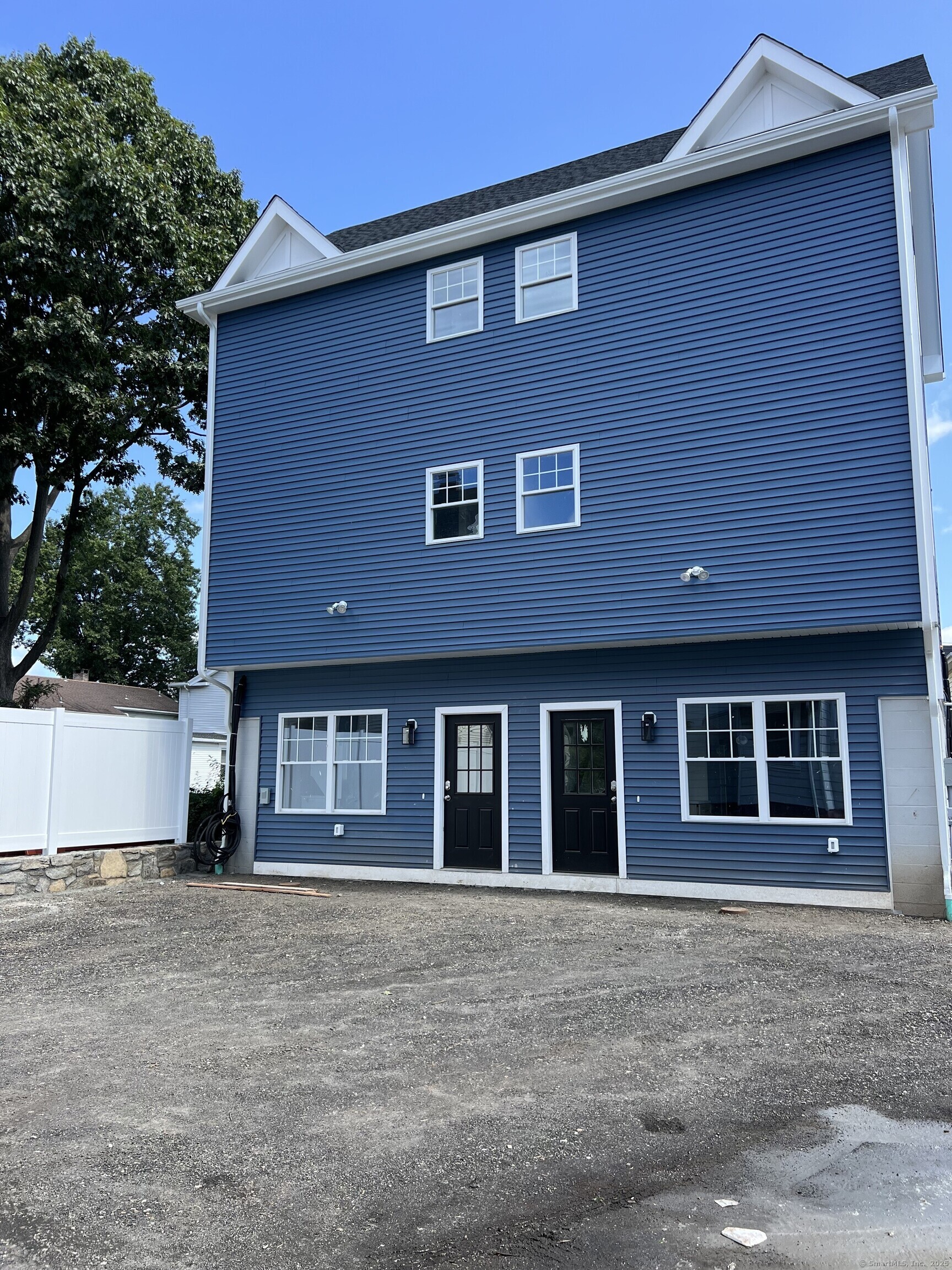 Pearl Street 3, New Haven, Connecticut - 2 Bedrooms  
2 Bathrooms  
4 Rooms - 