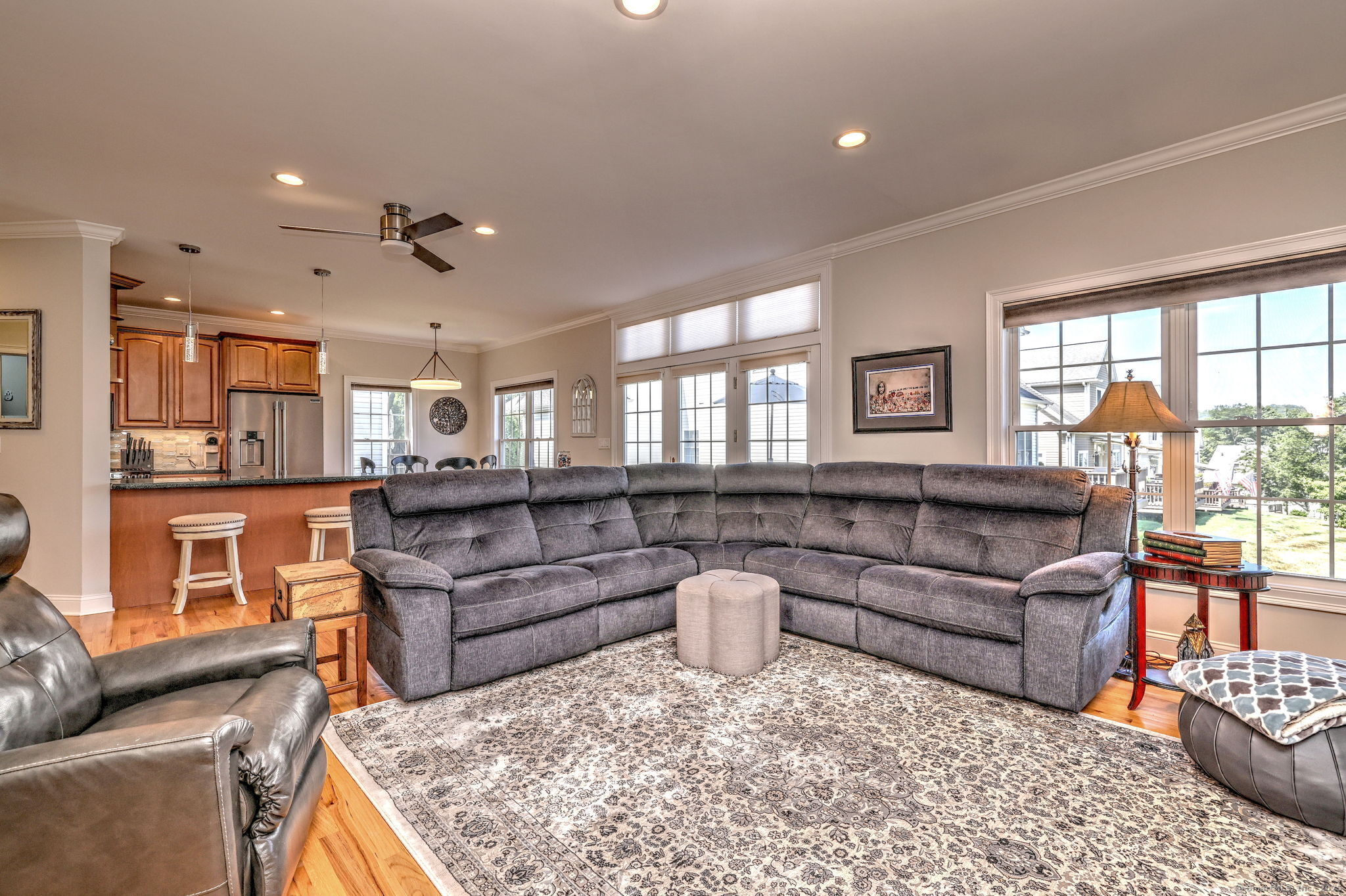 Milford, Connecticut 06461, United States, 2 Bedrooms Bedrooms, ,3 BathroomsBathrooms,Residential,Pending,191857