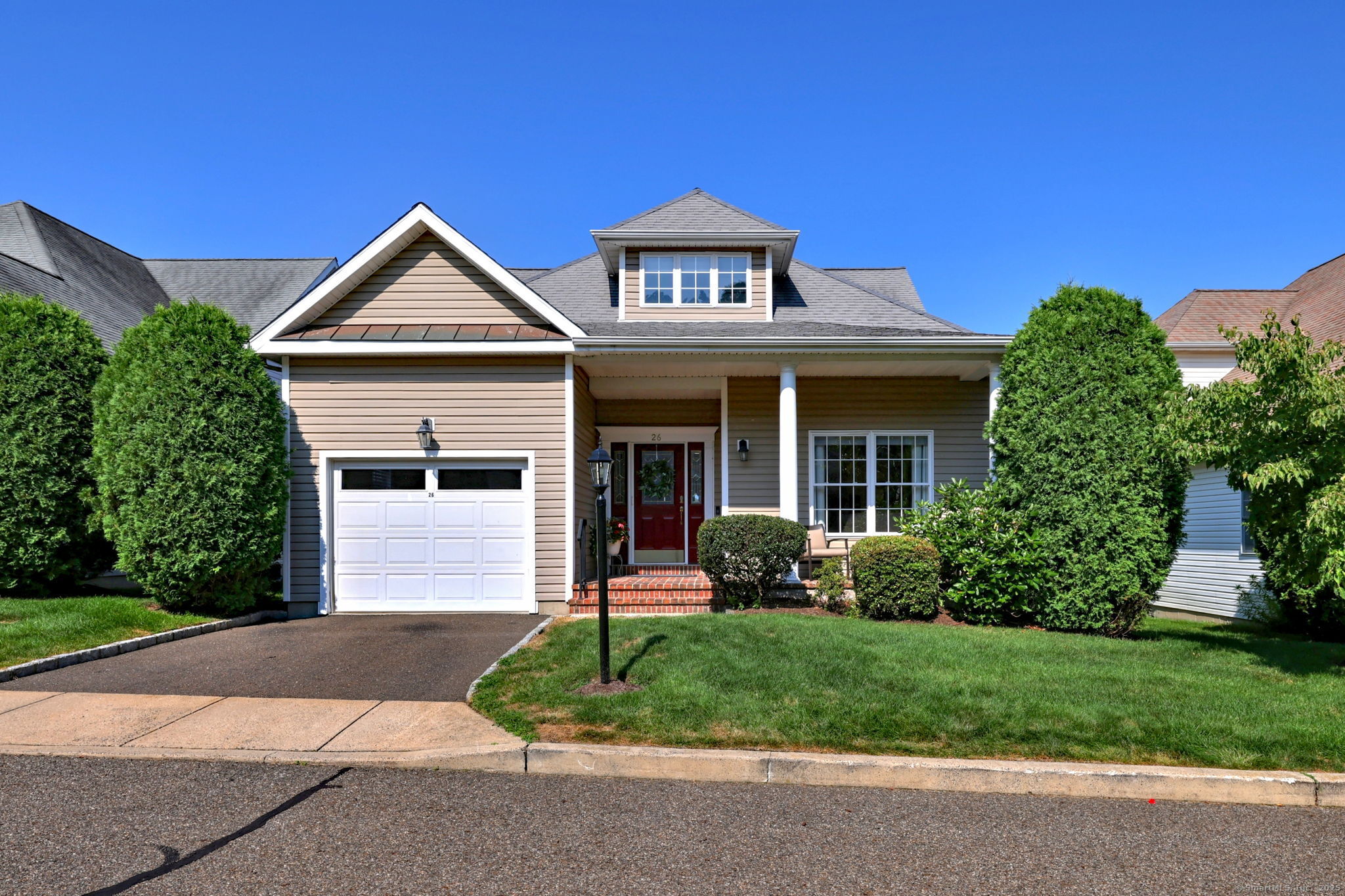 Milford, Connecticut 06461, United States, 2 Bedrooms Bedrooms, ,3 BathroomsBathrooms,Residential,Pending,191857