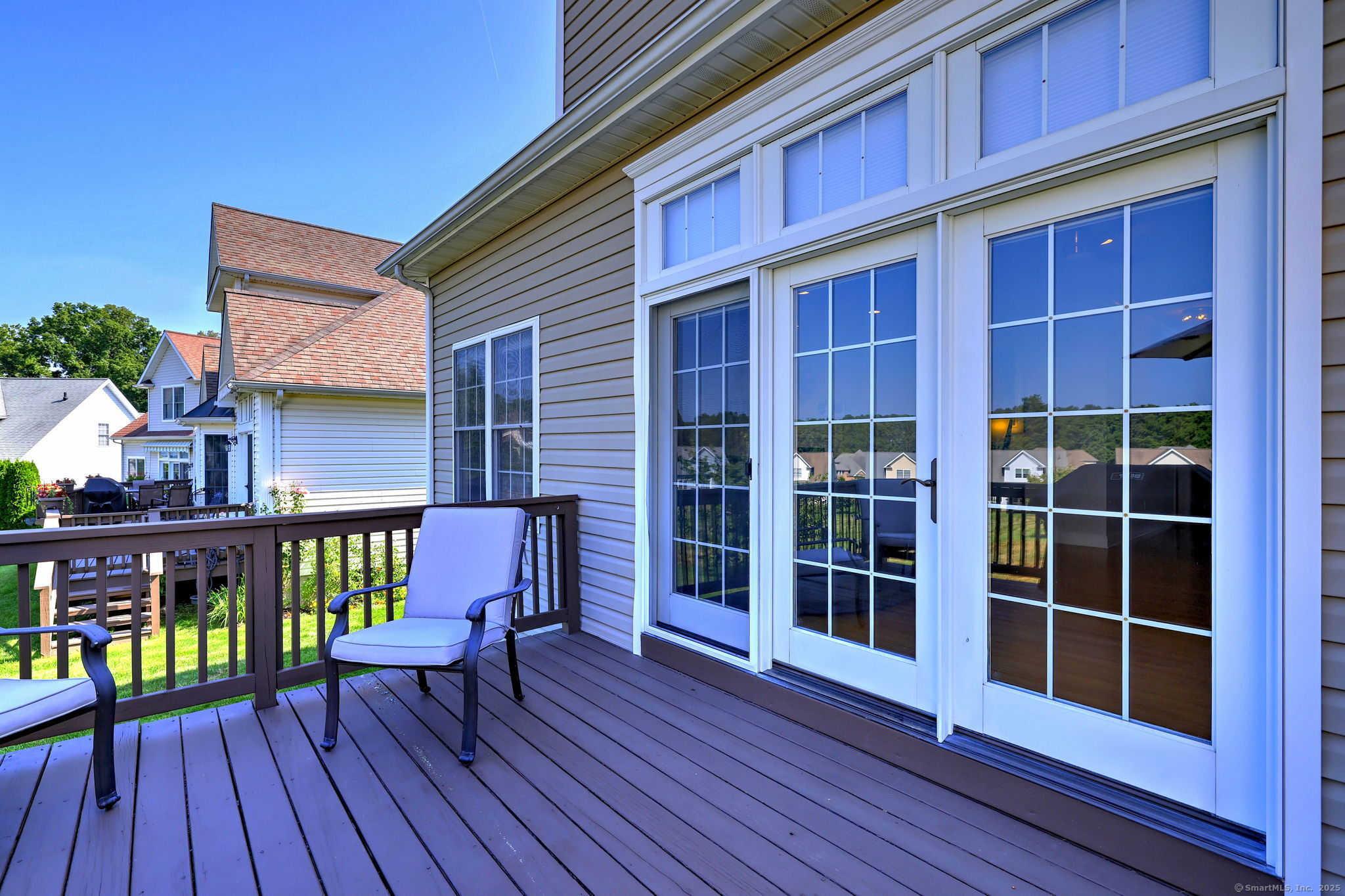 Milford, Connecticut 06461, United States, 2 Bedrooms Bedrooms, ,3 BathroomsBathrooms,Residential,Pending,191857