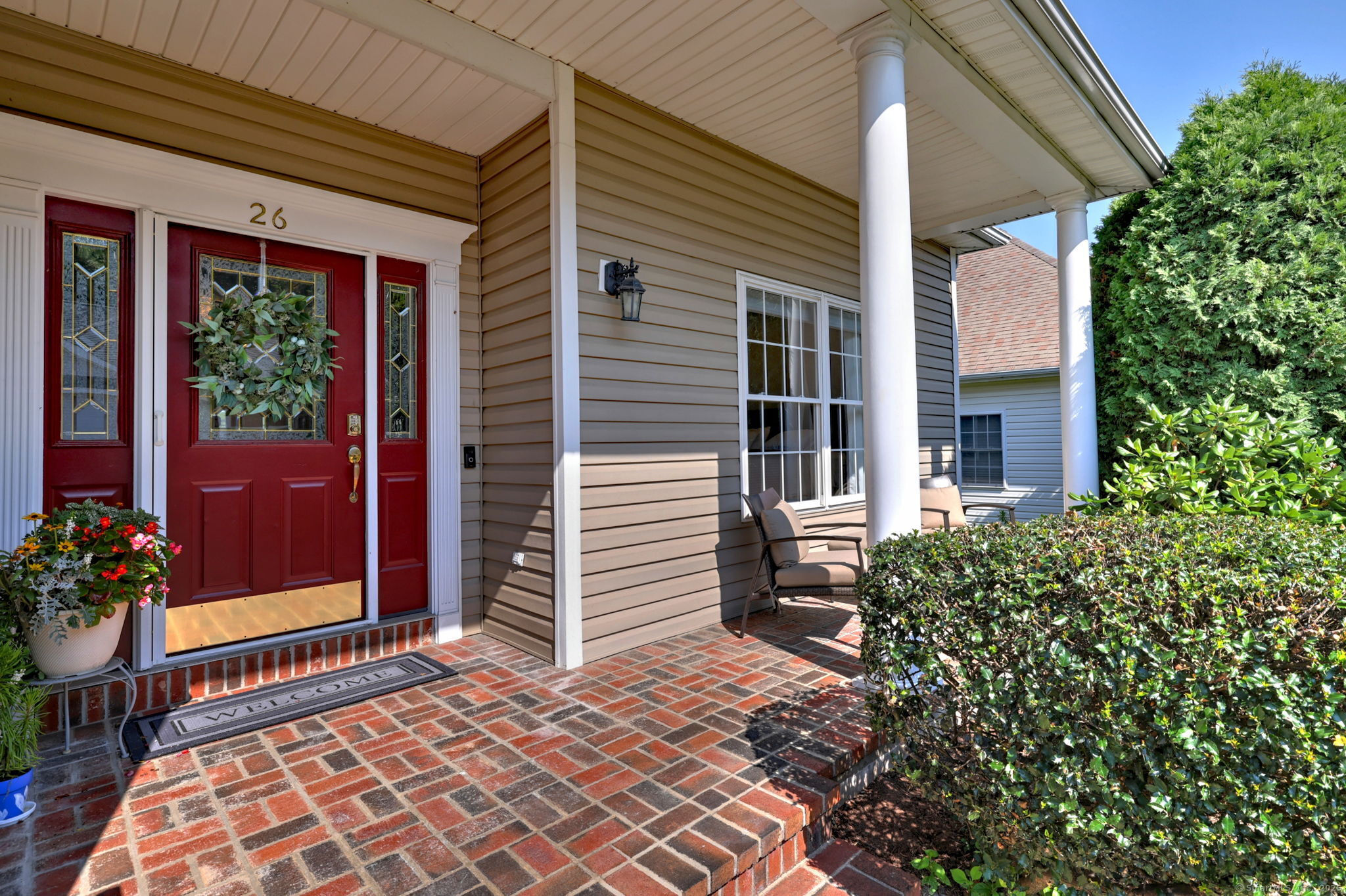 Milford, Connecticut 06461, United States, 2 Bedrooms Bedrooms, ,3 BathroomsBathrooms,Residential,Pending,191857