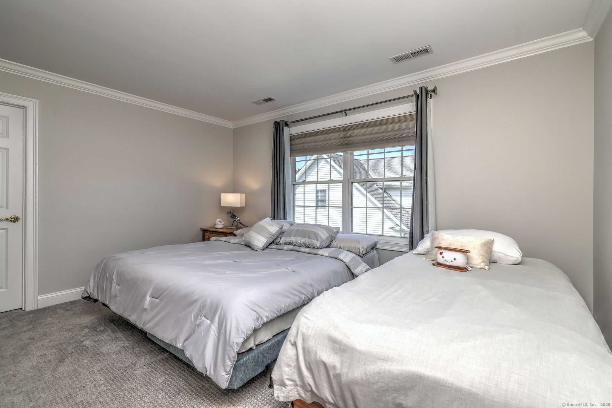 Milford, Connecticut 06461, United States, 2 Bedrooms Bedrooms, ,3 BathroomsBathrooms,Residential,Pending,191857