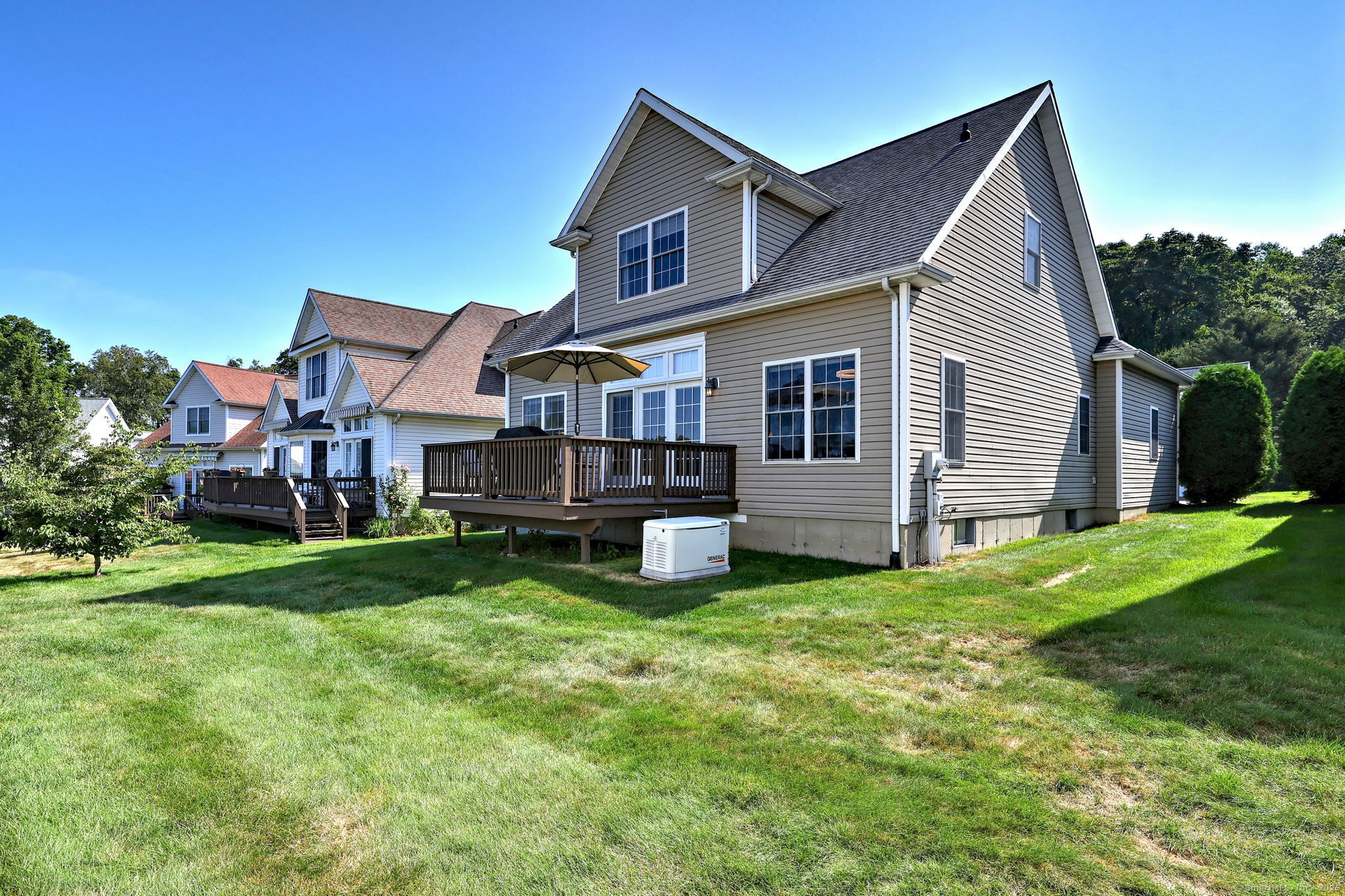 Milford, Connecticut 06461, United States, 2 Bedrooms Bedrooms, ,3 BathroomsBathrooms,Residential,Pending,191857