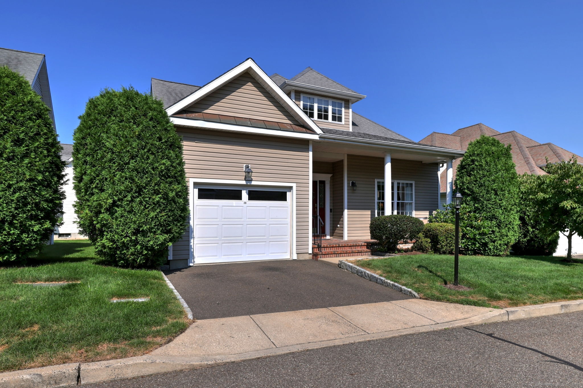 Milford, Connecticut 06461, United States, 2 Bedrooms Bedrooms, ,3 BathroomsBathrooms,Residential,Pending,191857