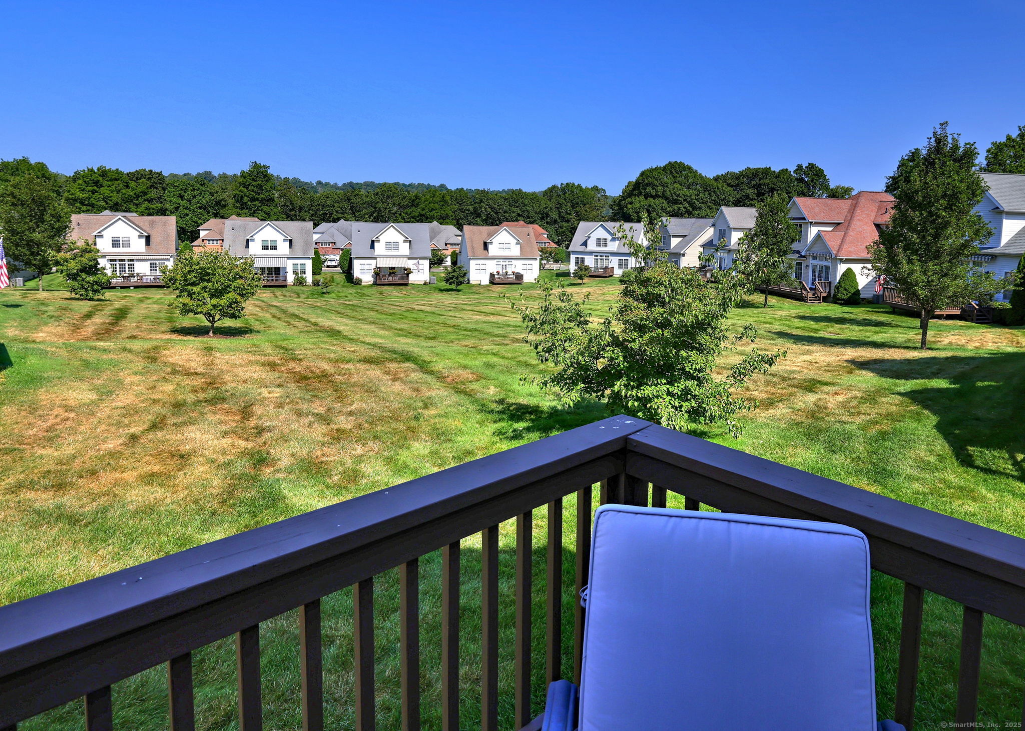 Milford, Connecticut 06461, United States, 2 Bedrooms Bedrooms, ,3 BathroomsBathrooms,Residential,Pending,191857