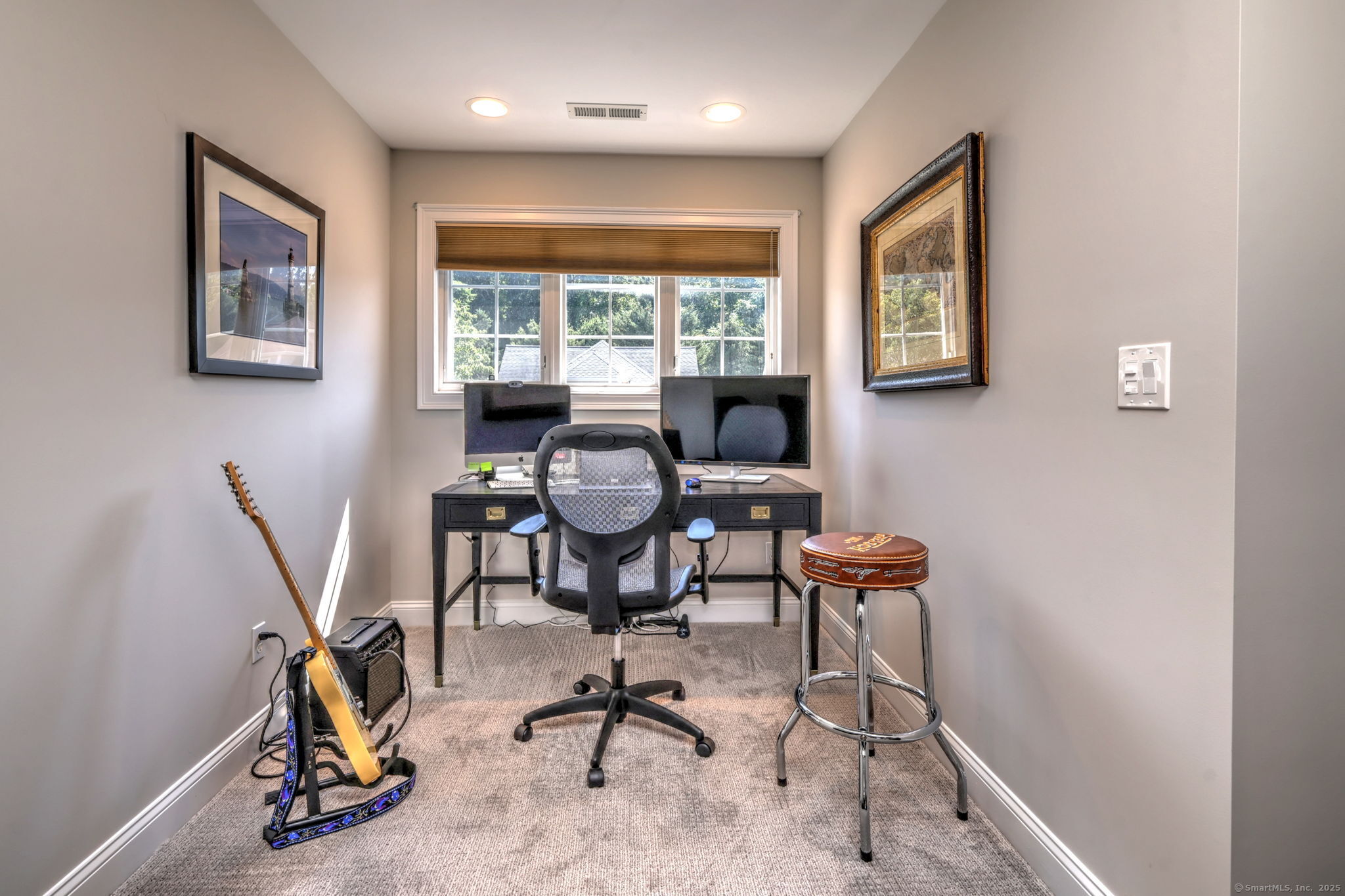 Milford, Connecticut 06461, United States, 2 Bedrooms Bedrooms, ,3 BathroomsBathrooms,Residential,Pending,191857