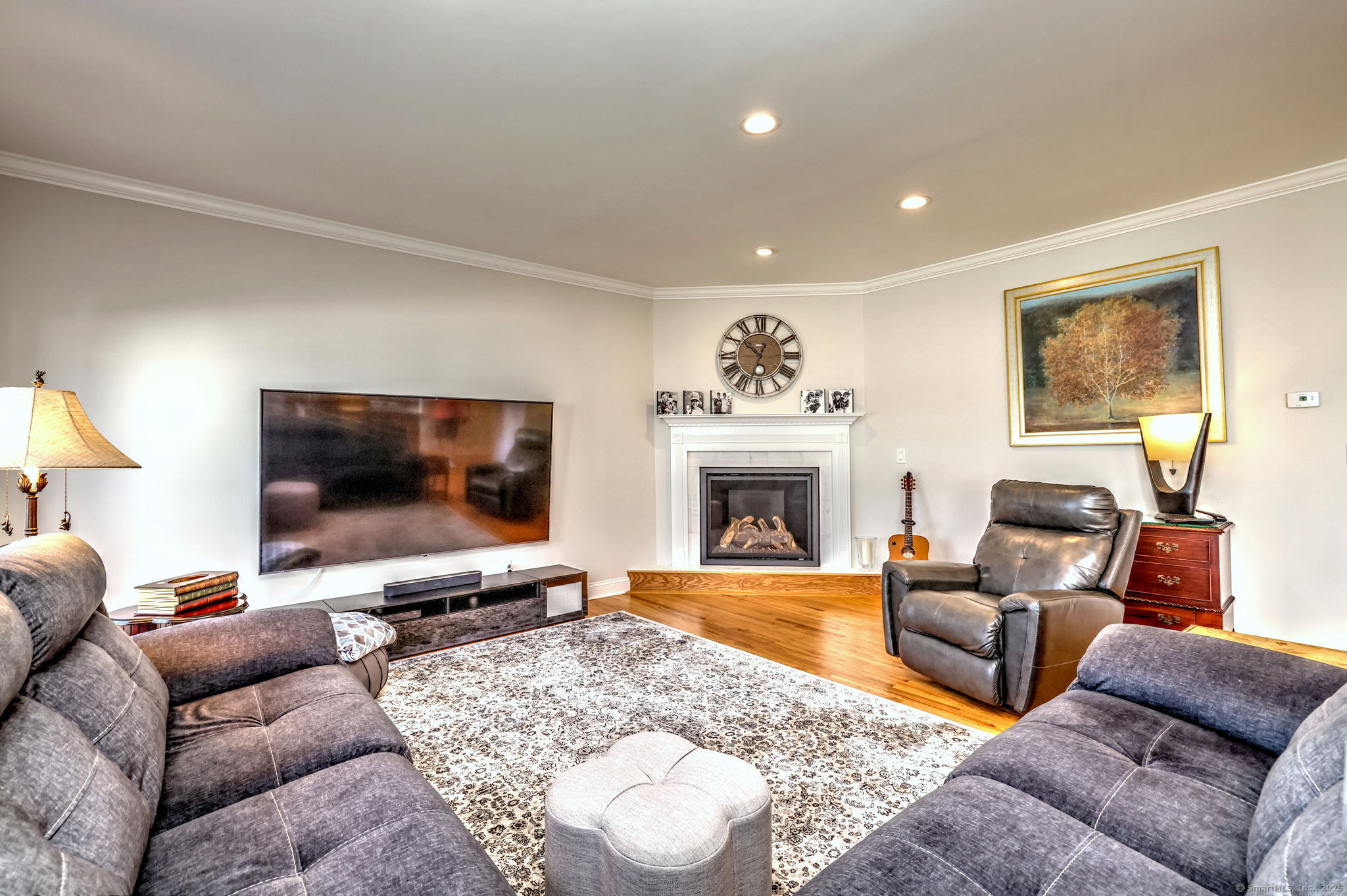 Milford, Connecticut 06461, United States, 2 Bedrooms Bedrooms, ,3 BathroomsBathrooms,Residential,Pending,191857