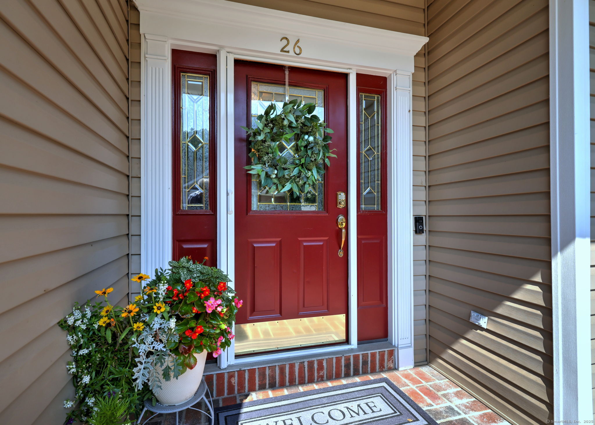 Milford, Connecticut 06461, United States, 2 Bedrooms Bedrooms, ,3 BathroomsBathrooms,Residential,Pending,191857