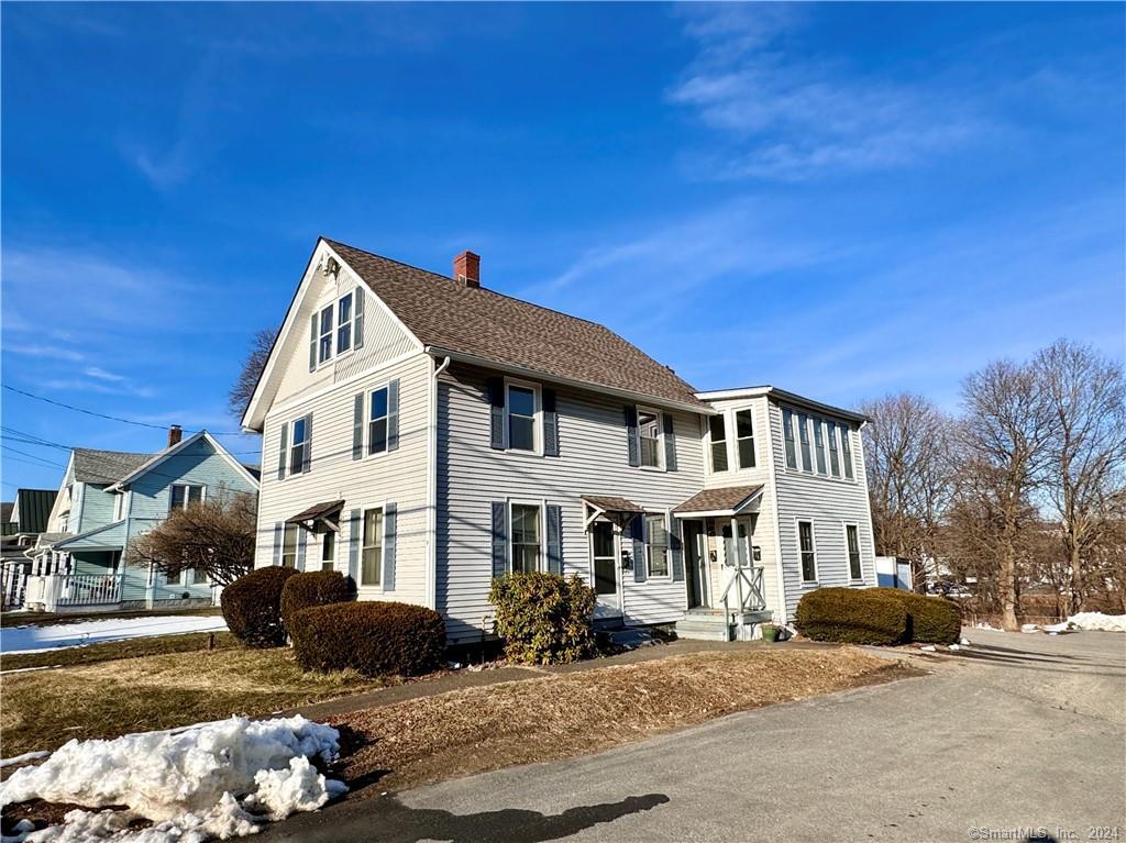 Riverside Avenue U3, Torrington, Connecticut - 3 Bedrooms  
1 Bathrooms  
6 Rooms - 