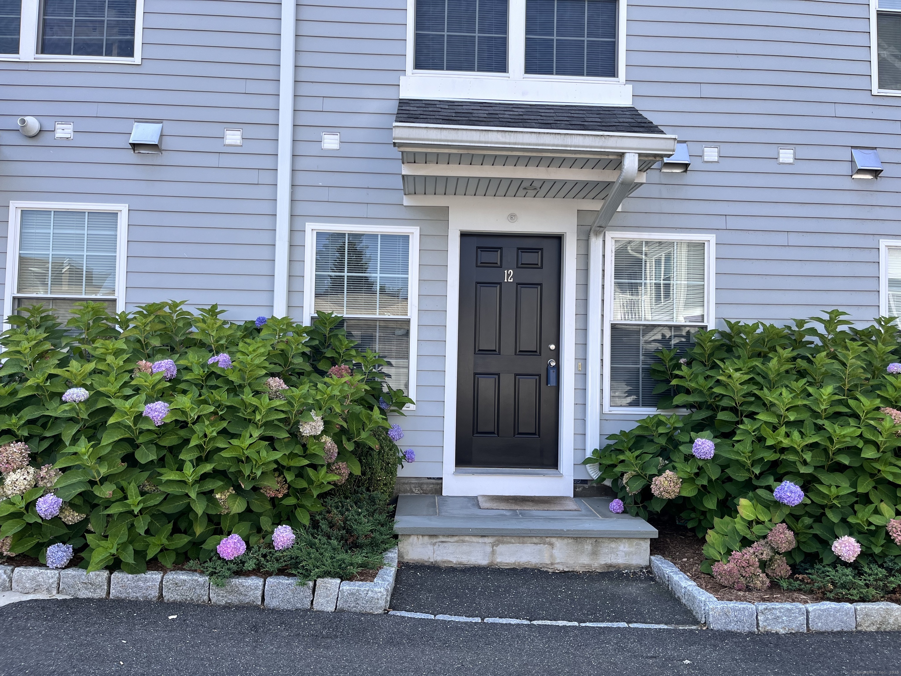 20 3rd Street 12