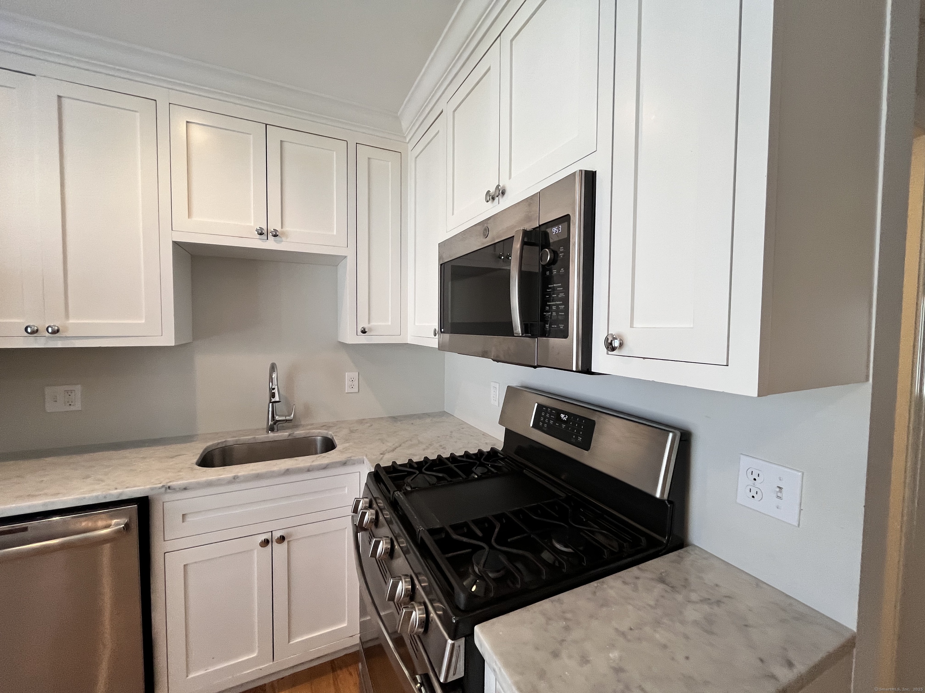 20 3rd Street 12