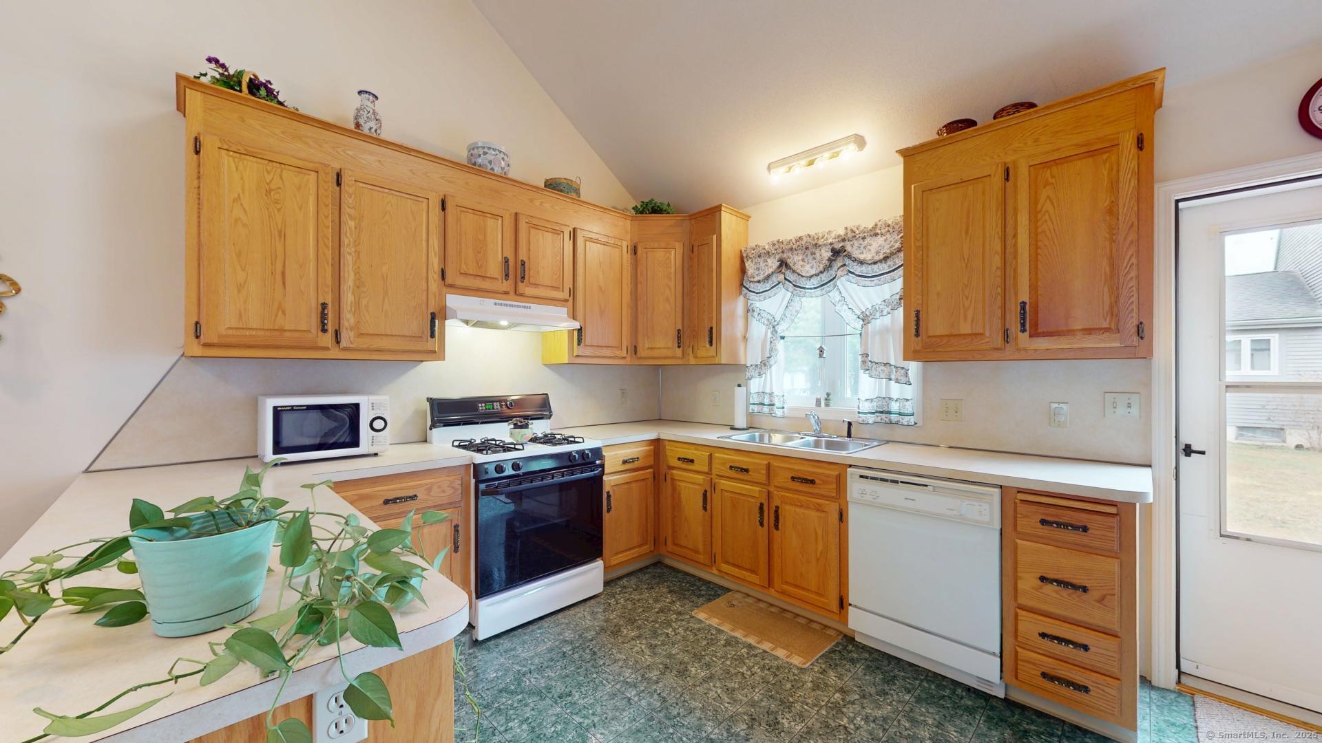 304 Brainard Road #27, Enfield, Connecticut image 3