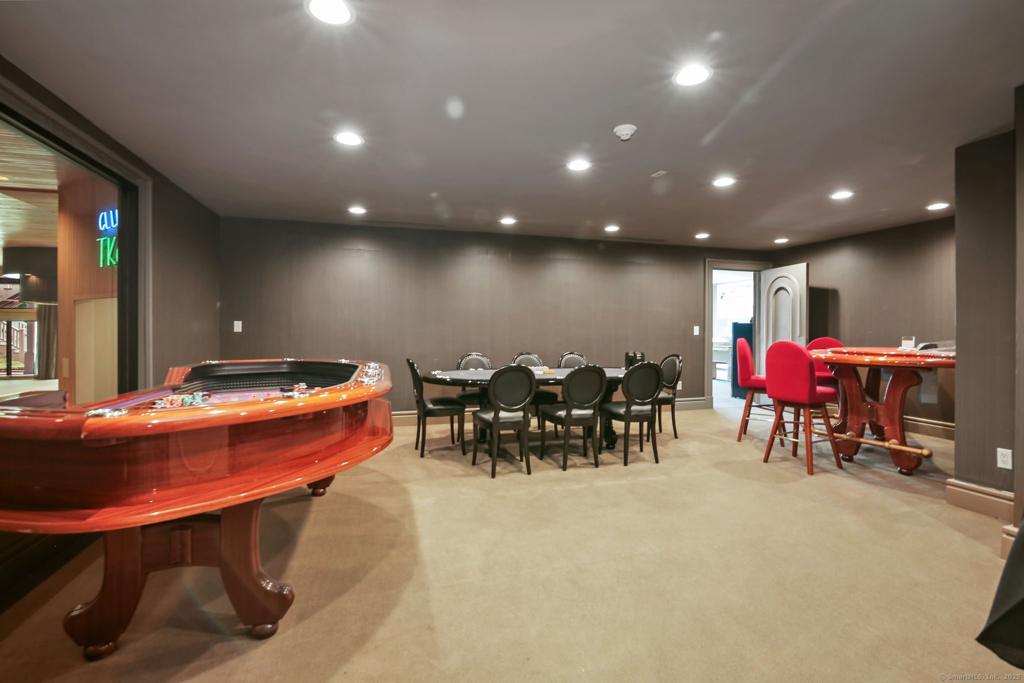 Farmington, Connecticut 06032, United States, 21 Bedrooms Bedrooms, ,33 BathroomsBathrooms,Residential,Active,199785