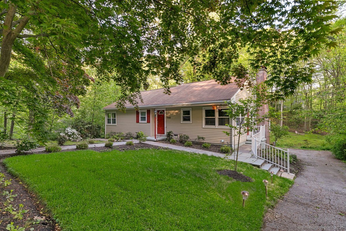 266 Pinewood Trail, Trumbull, Connecticut image 1