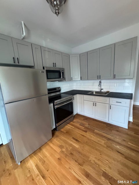Multifamily For Rent - 980 Hancock Avenue #2L<br/> Fairfield County, Bridgeport, CT 06605
