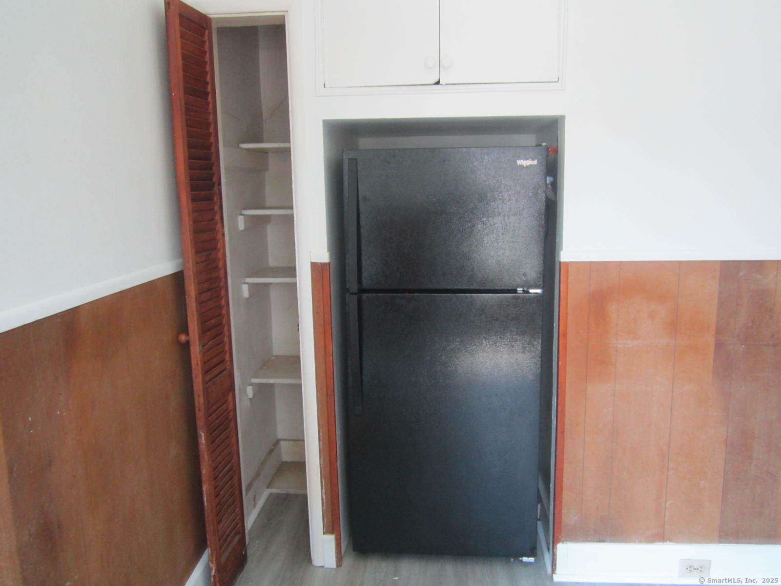 Alcove Street 3, Meriden, Connecticut - 2 Bedrooms  
1 Bathrooms  
4 Rooms - 