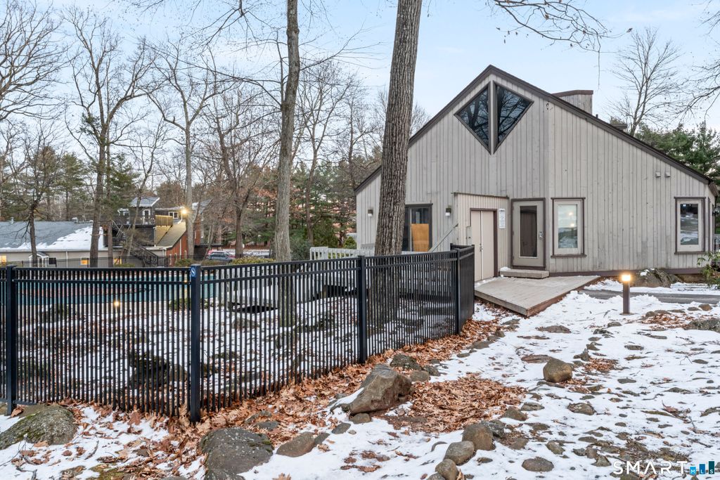 Photo of 5 Talcott Ridge Road #F, Farmington, CT 06032 (MLS # 24143162)