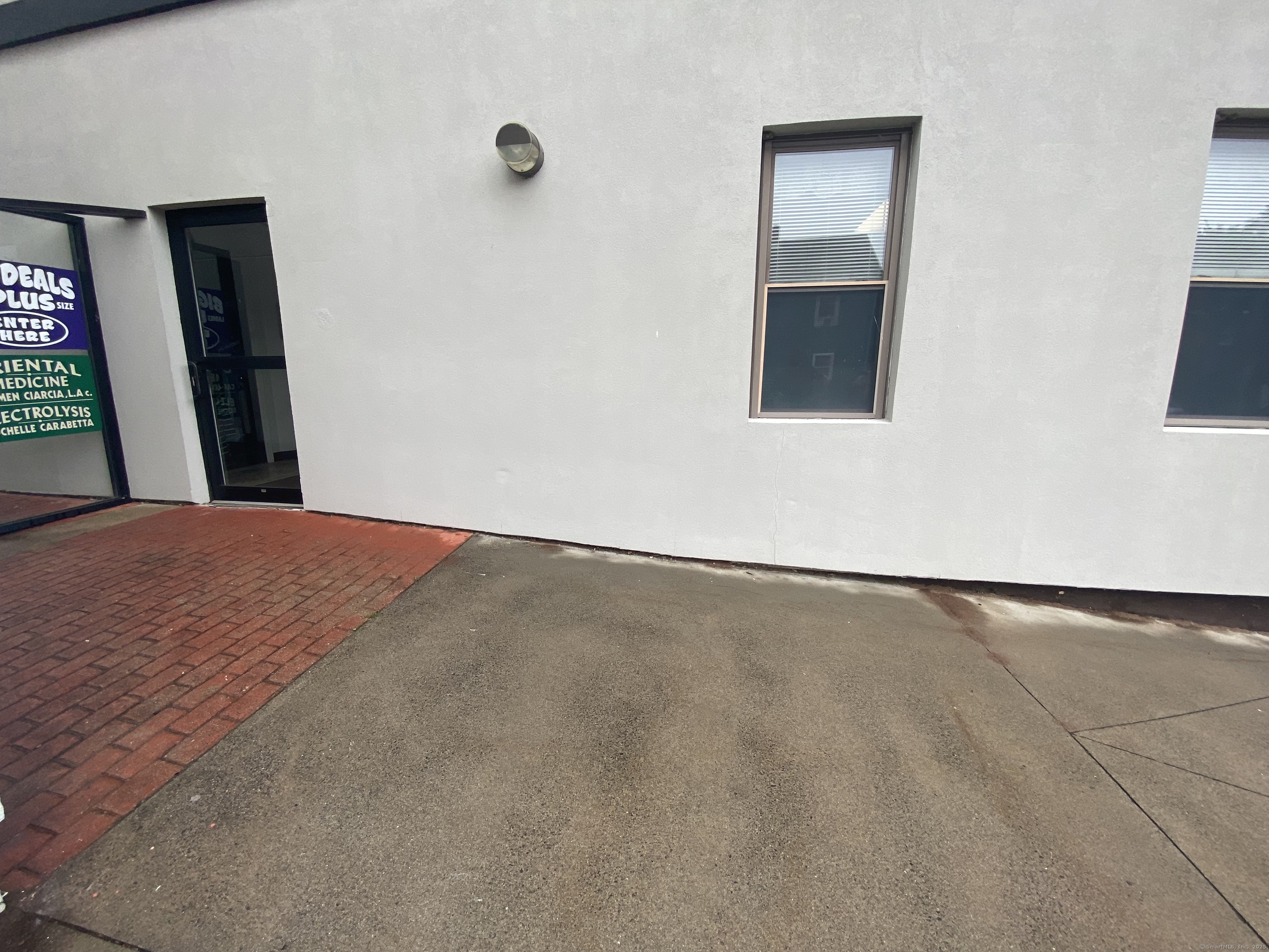 Cromwell, Connecticut 06416, United States, 2 Bedrooms Bedrooms, ,1 BathroomBathrooms,Residential,Pending,153920