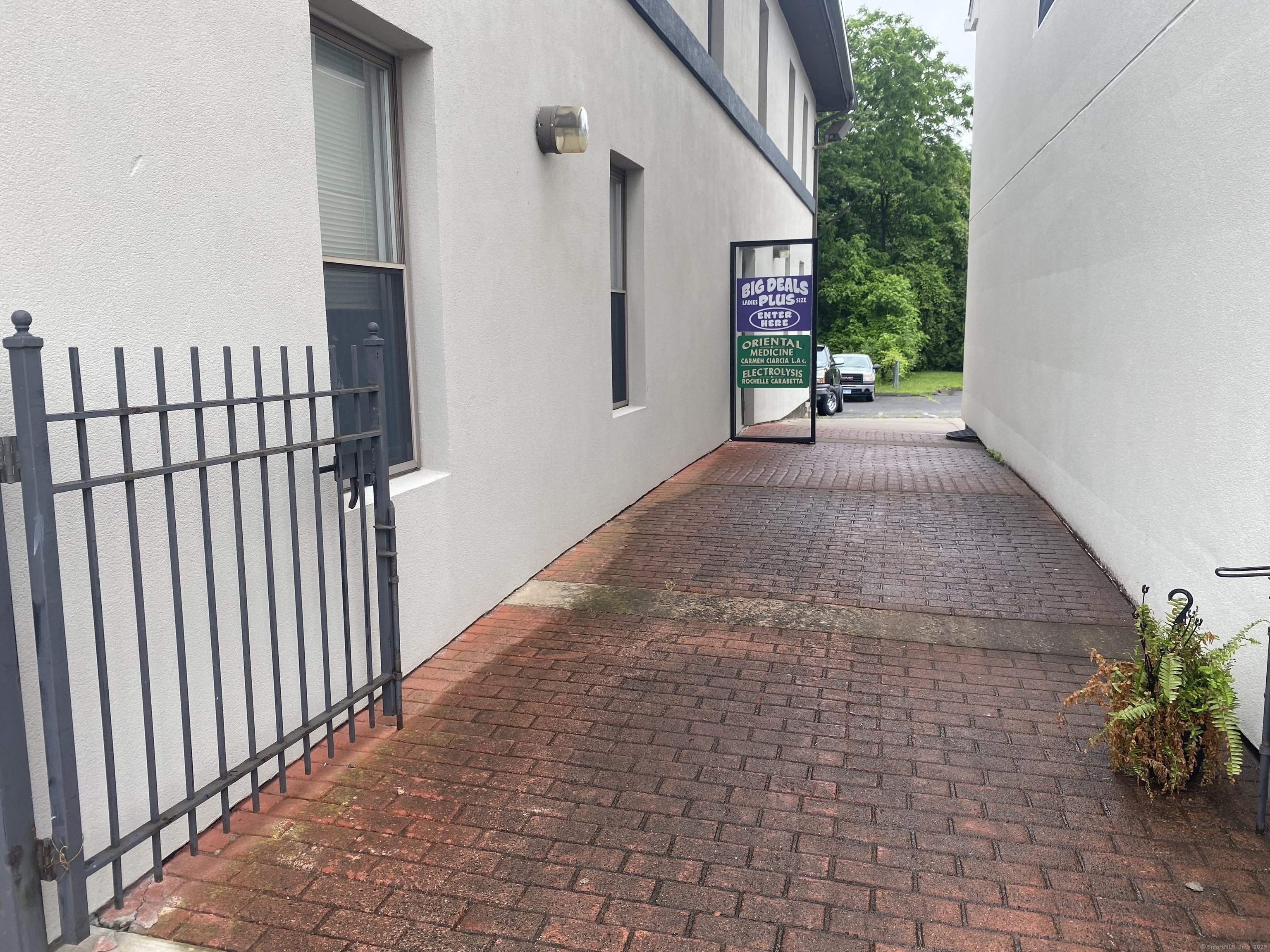 Cromwell, Connecticut 06416, United States, 2 Bedrooms Bedrooms, ,1 BathroomBathrooms,Residential,Pending,153920