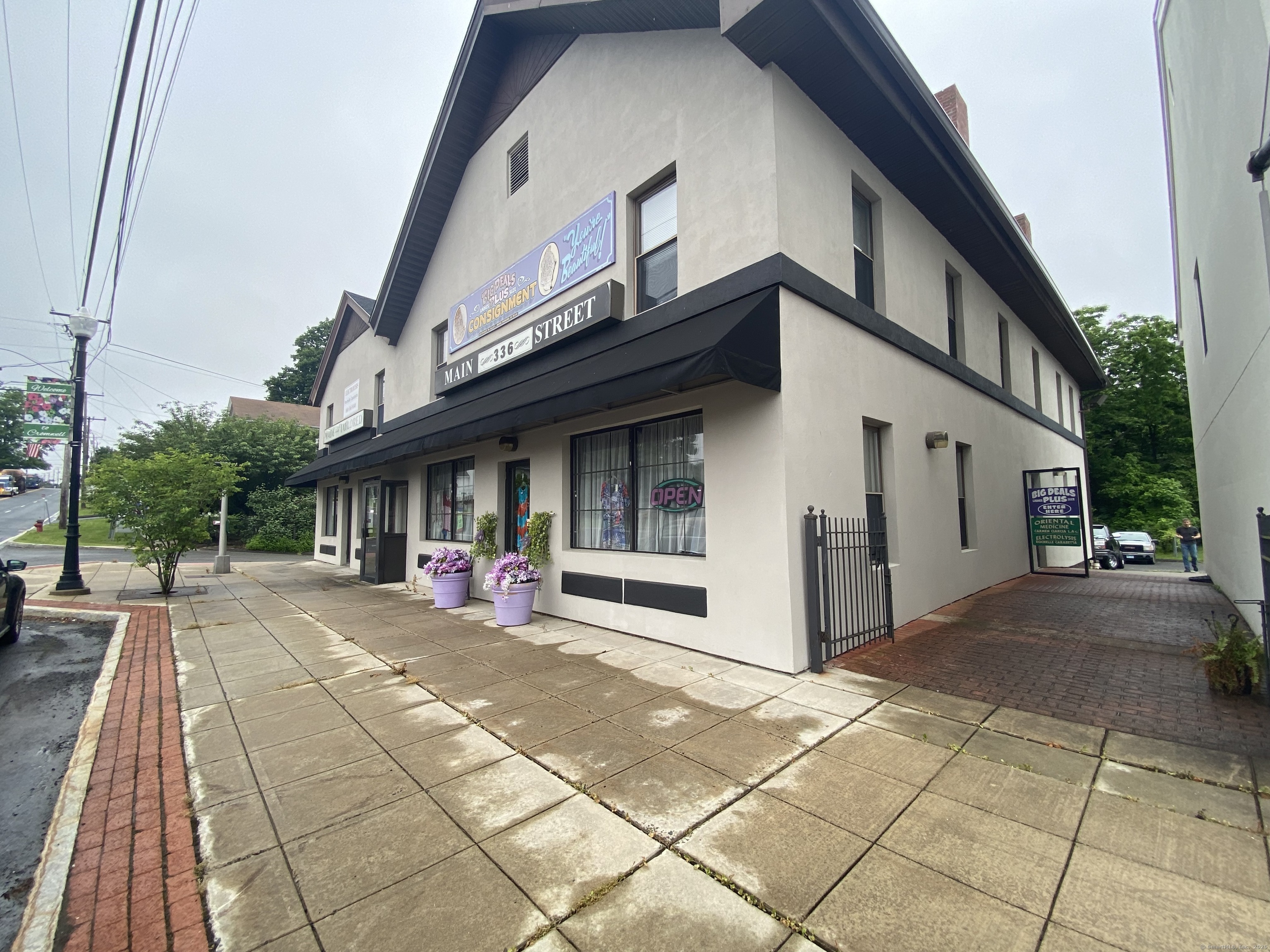 Cromwell, Connecticut 06416, United States, 2 Bedrooms Bedrooms, ,1 BathroomBathrooms,Residential,Pending,153920