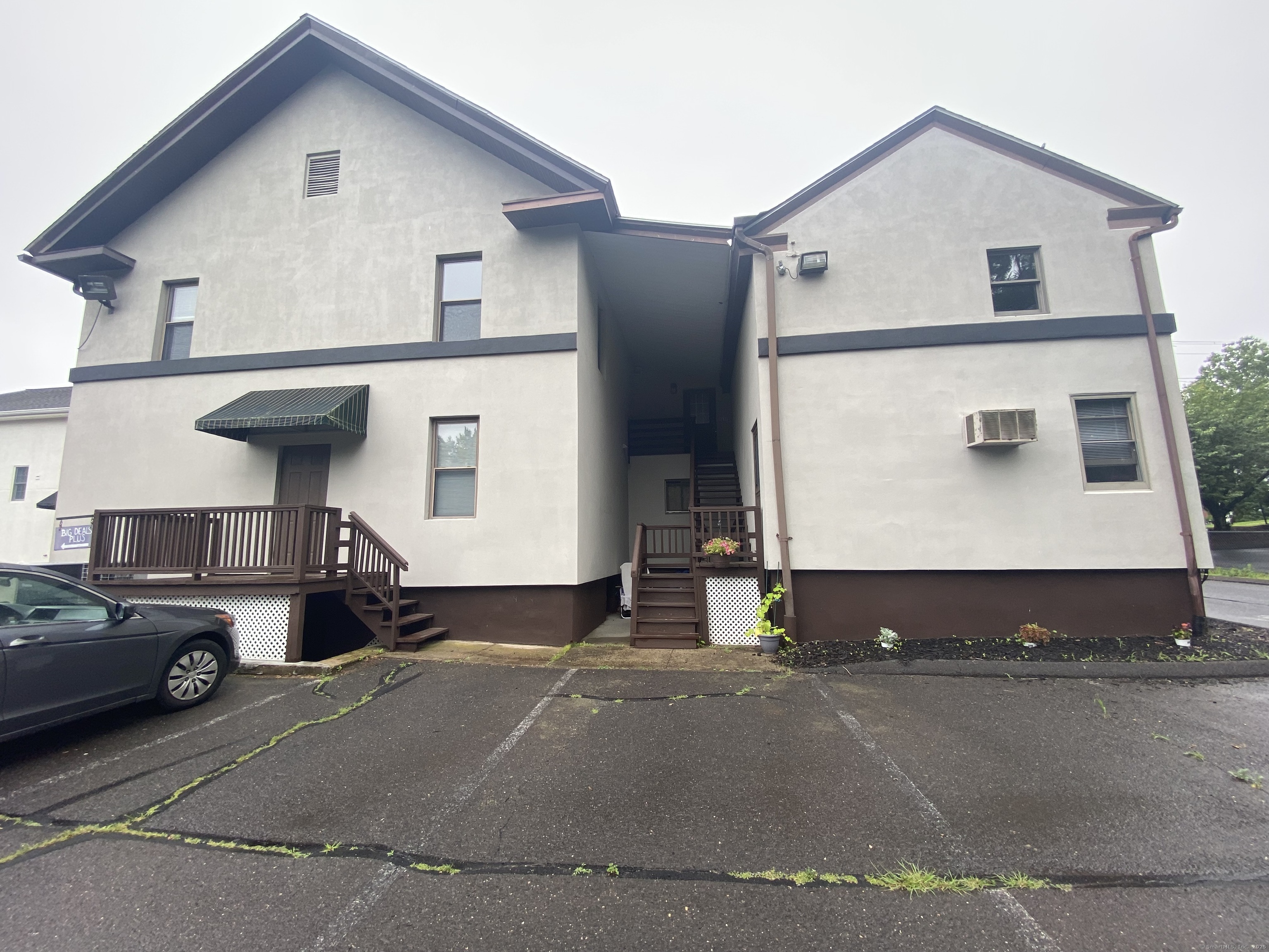 Cromwell, Connecticut 06416, United States, 2 Bedrooms Bedrooms, ,1 BathroomBathrooms,Residential,Pending,153920