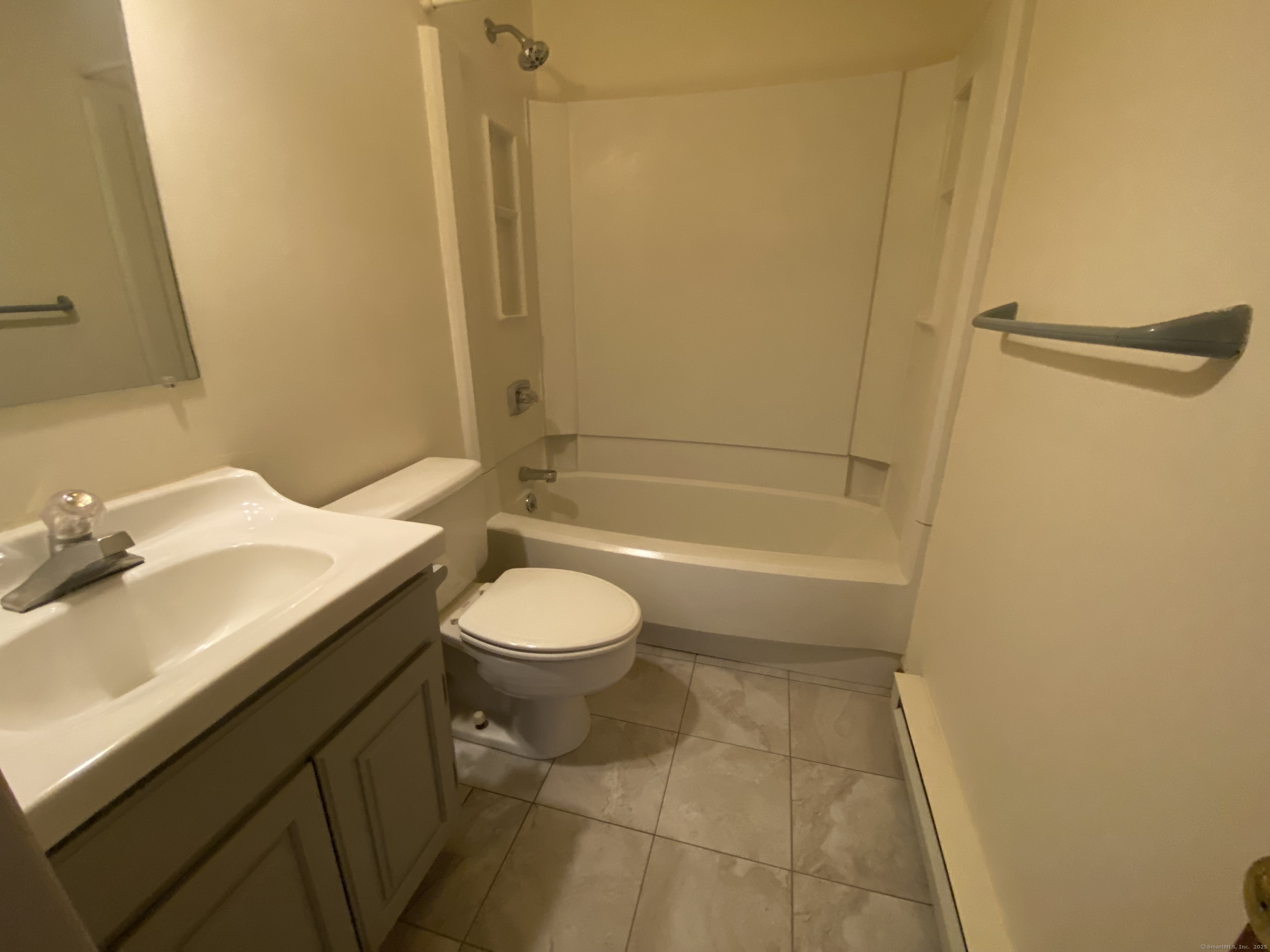 Cromwell, Connecticut 06416, United States, 2 Bedrooms Bedrooms, ,1 BathroomBathrooms,Residential,Pending,153920