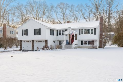 Photo of 43 Roxbury Court, East Lyme, CT 06357 (MLS # 24145272)