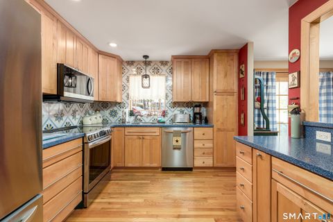 Tiny photo for 43 Roxbury Court, East Lyme, CT 06357 (MLS # 24145272)