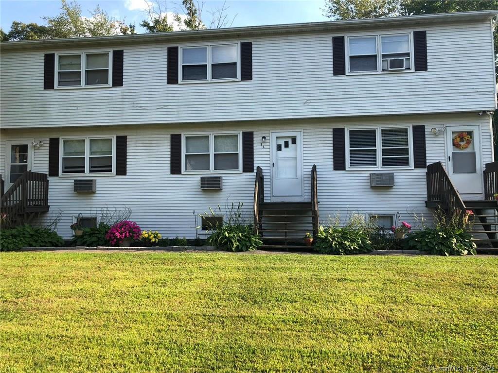 Caesar Drive 95, Bristol, Connecticut - 2 Bedrooms  
2 Bathrooms  
5 Rooms - 