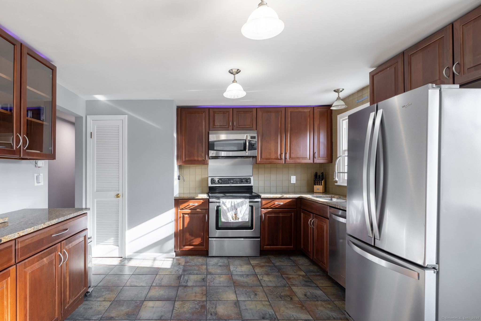 Harwinton, Connecticut 06791, United States, 3 Bedrooms Bedrooms, ,2 BathroomsBathrooms,Residential,Pending,86536