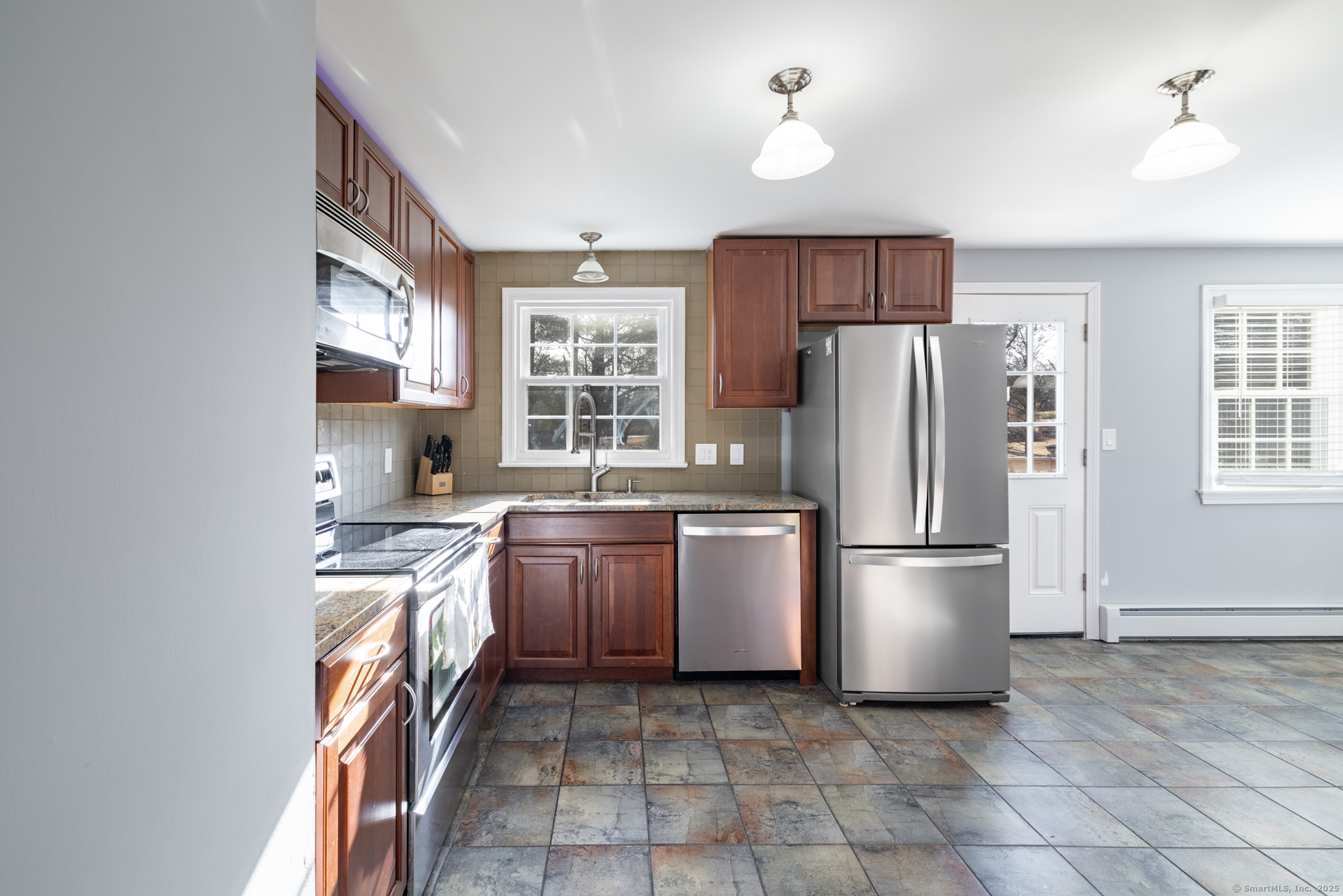 Harwinton, Connecticut 06791, United States, 3 Bedrooms Bedrooms, ,2 BathroomsBathrooms,Residential,Pending,86536