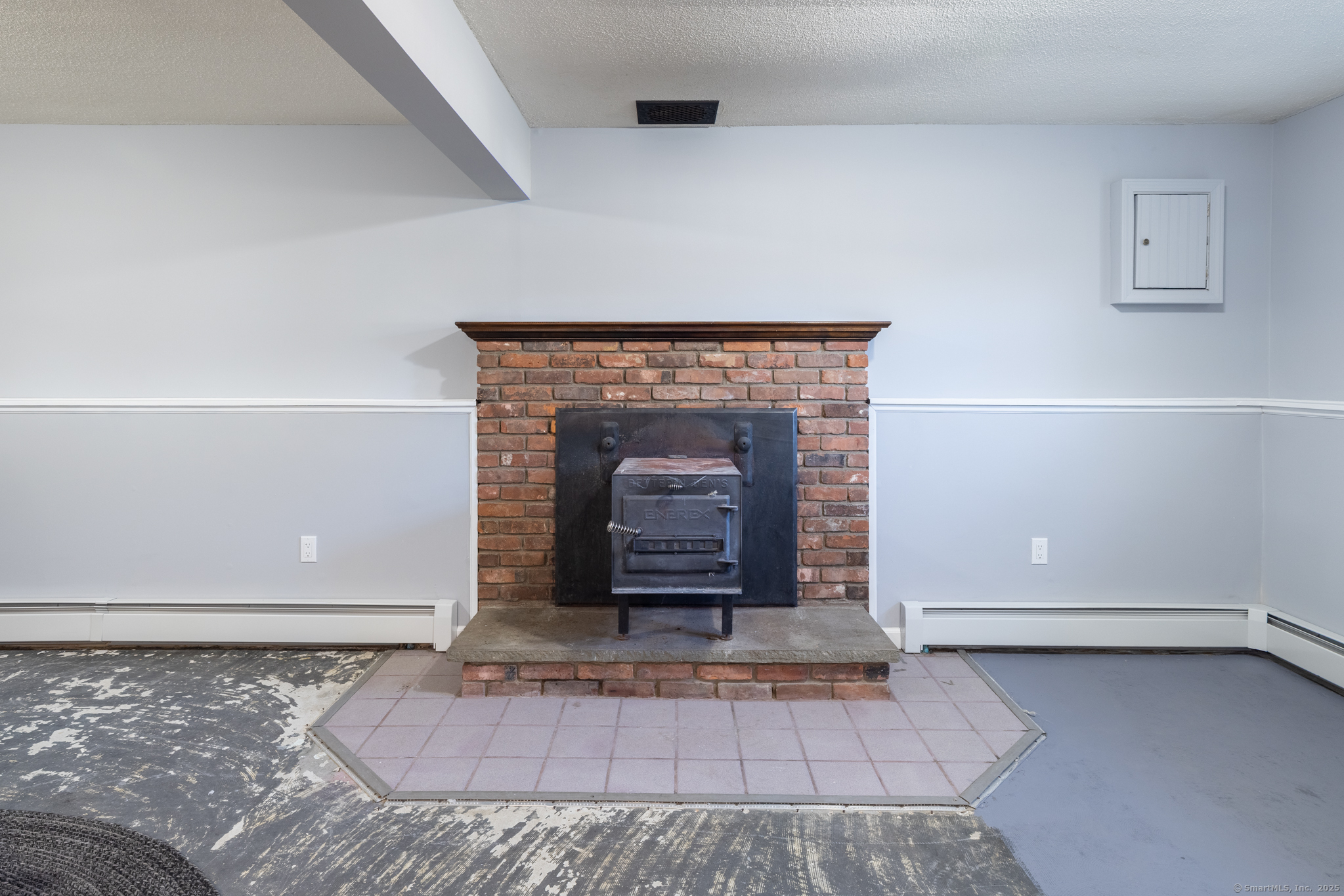 Harwinton, Connecticut 06791, United States, 3 Bedrooms Bedrooms, ,2 BathroomsBathrooms,Residential,Pending,86536