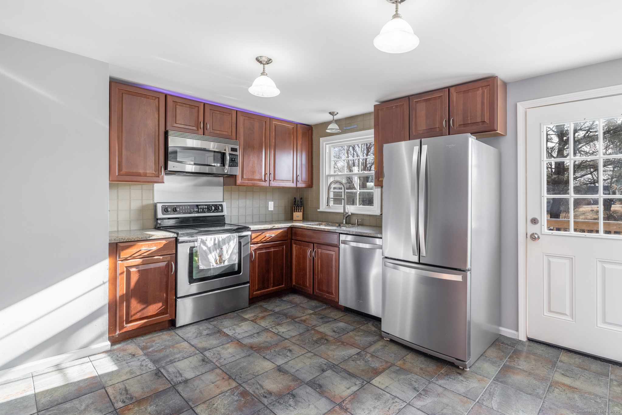 Harwinton, Connecticut 06791, United States, 3 Bedrooms Bedrooms, ,2 BathroomsBathrooms,Residential,Pending,86536