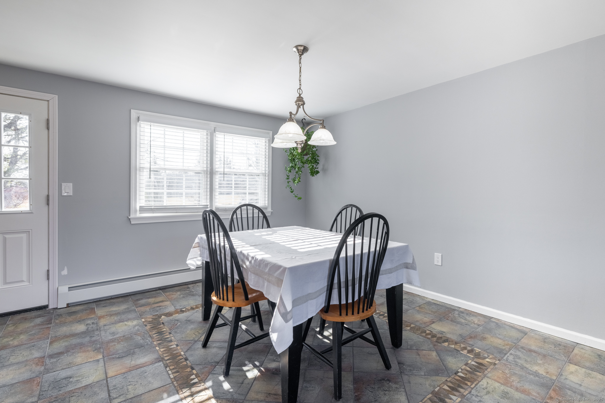 Harwinton, Connecticut 06791, United States, 3 Bedrooms Bedrooms, ,2 BathroomsBathrooms,Residential,Pending,86536