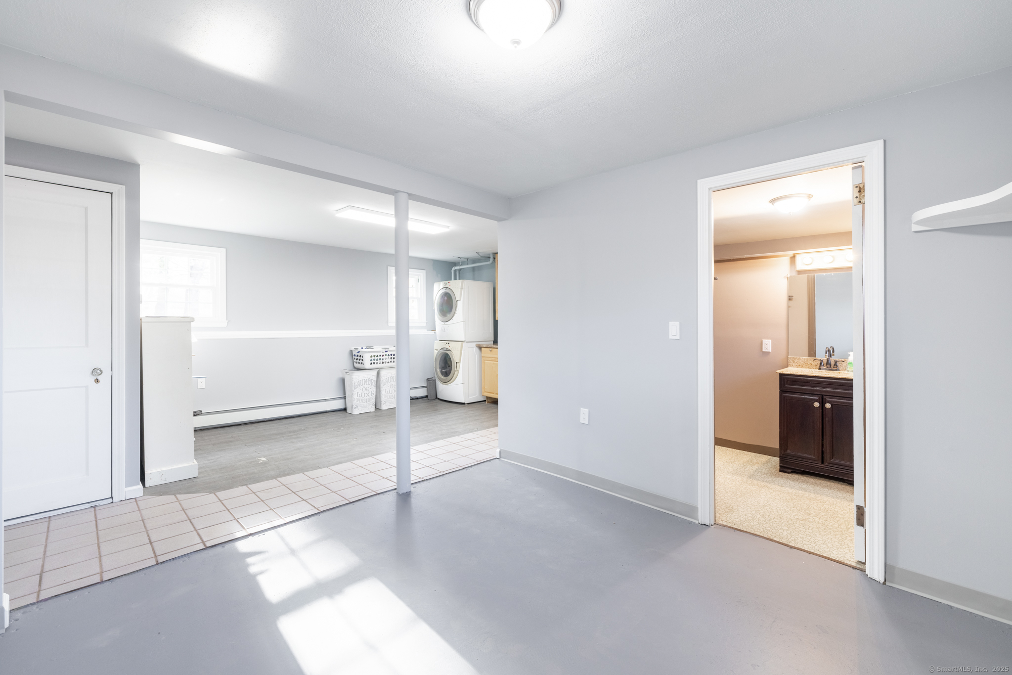 Harwinton, Connecticut 06791, United States, 3 Bedrooms Bedrooms, ,2 BathroomsBathrooms,Residential,Pending,86536