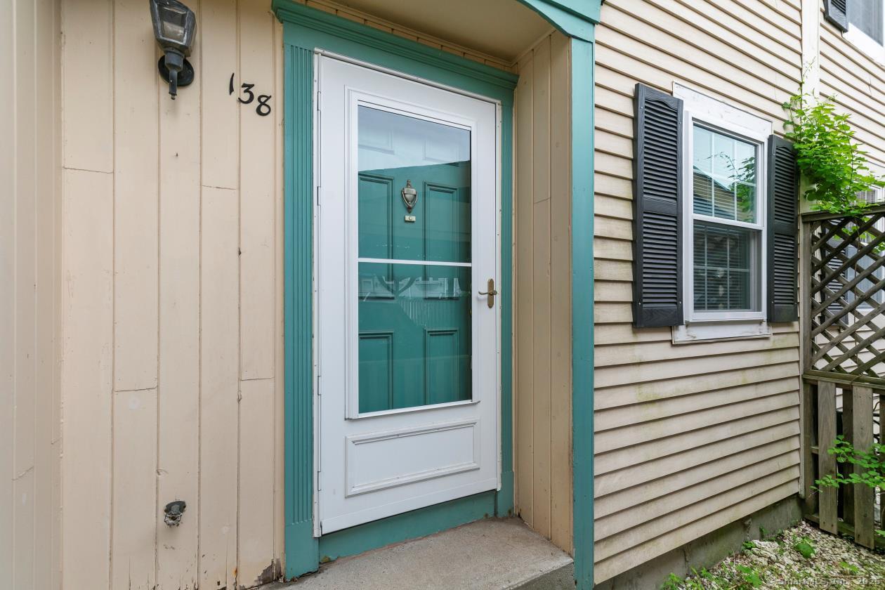 Rising Trail Drive 138, Middletown, Connecticut - 3 Bedrooms  
2 Bathrooms  
7 Rooms - 